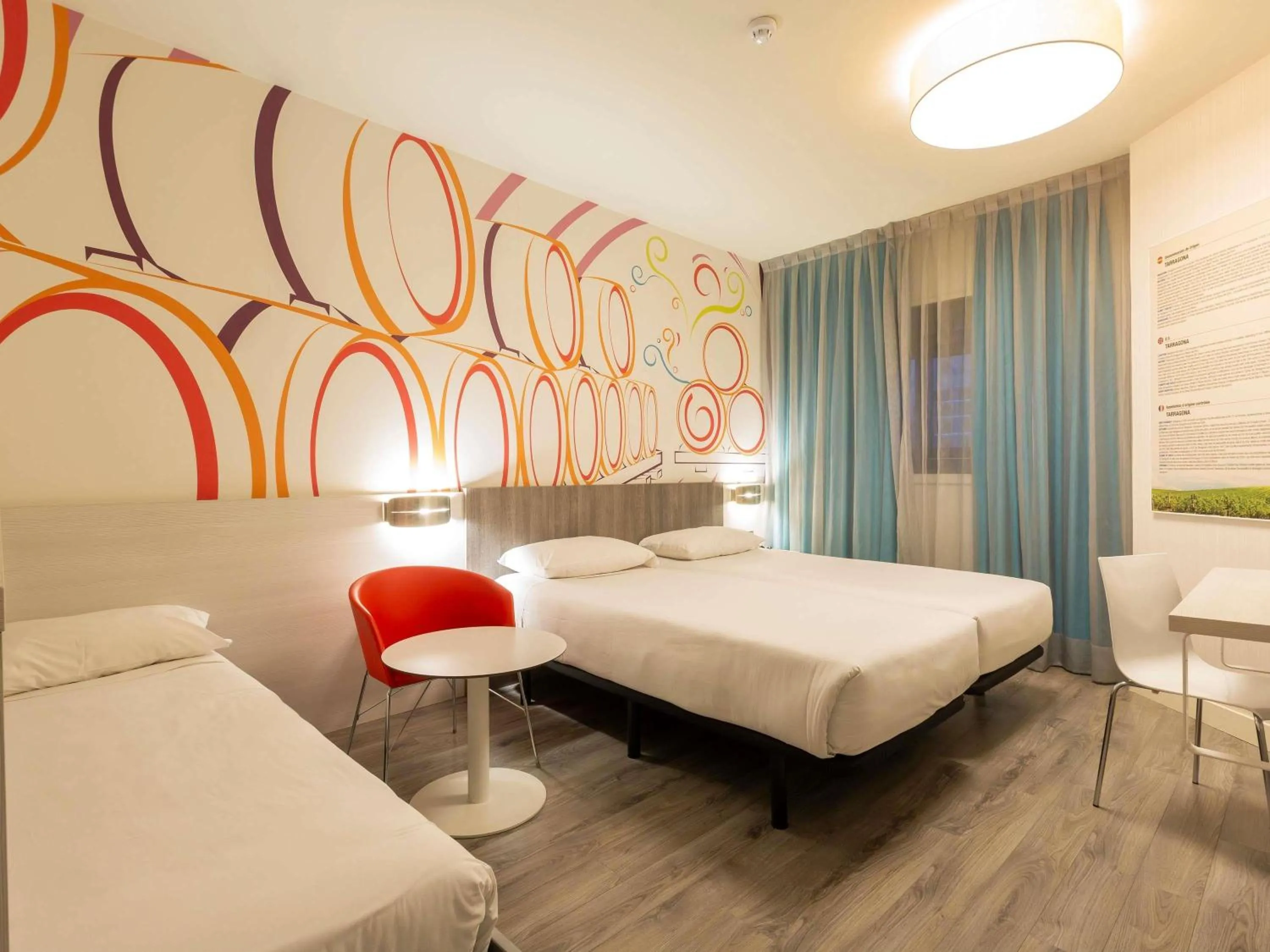 Bedroom, Bed in Ibis Styles Madrid Prado