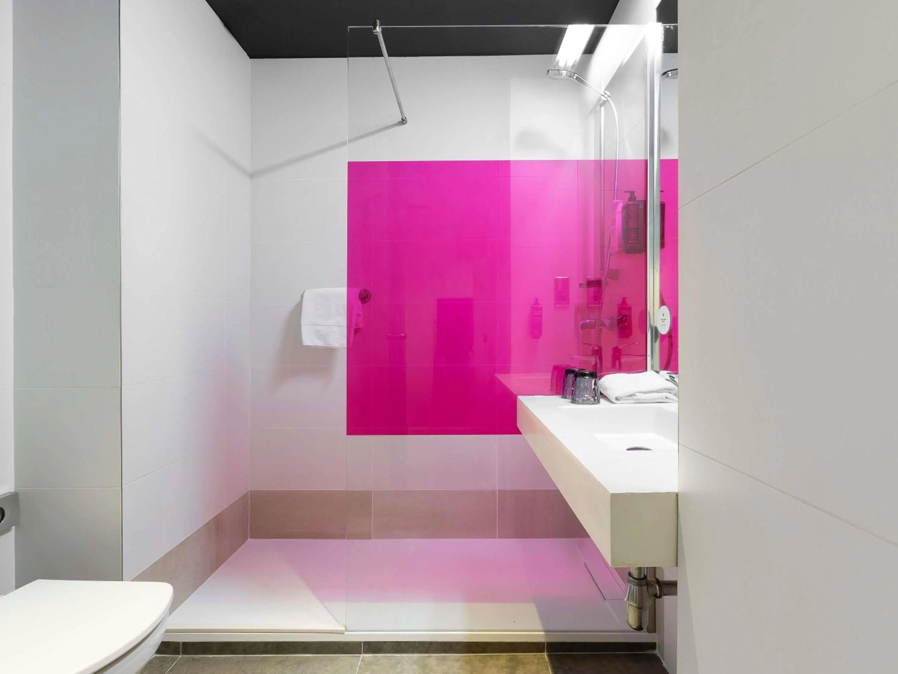 Bedroom in Ibis Styles Madrid Prado