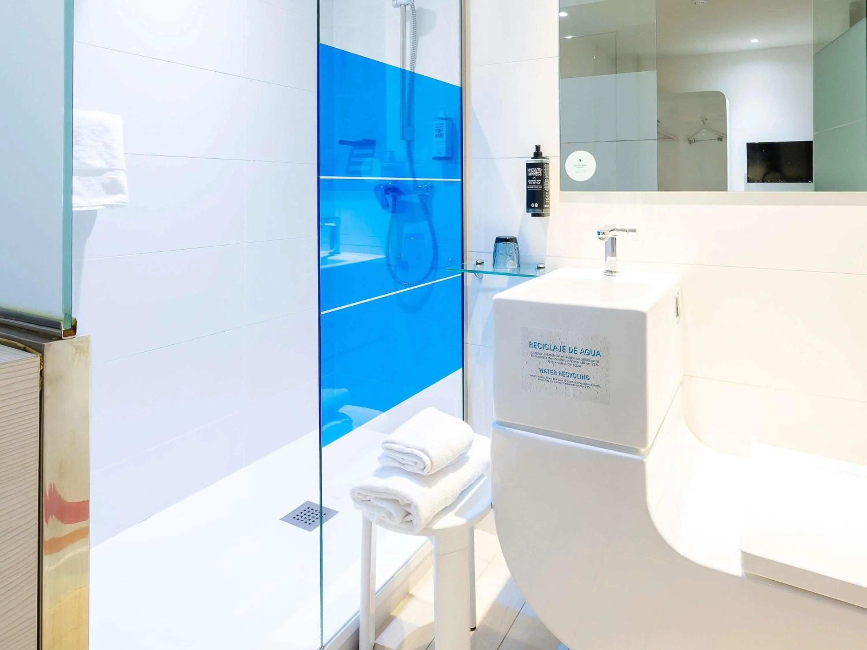 Bedroom in Ibis Styles Madrid Prado