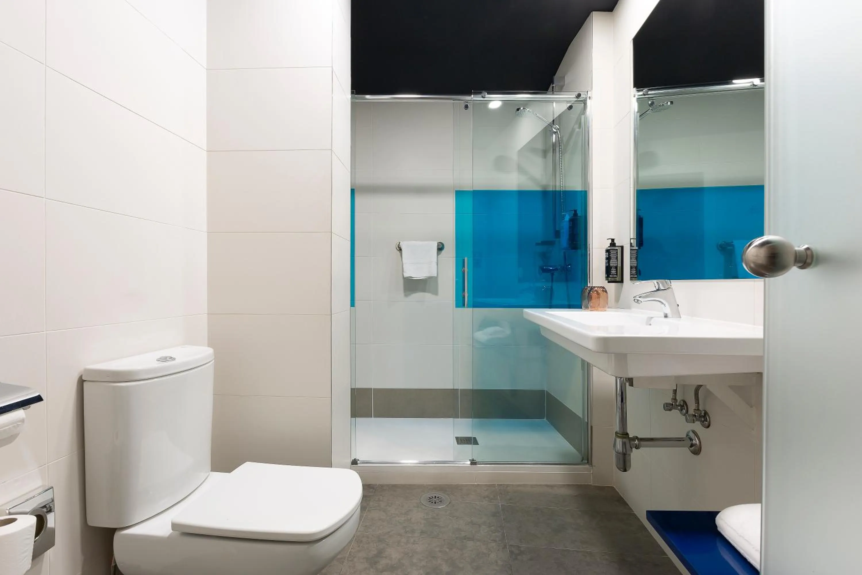 Bathroom in Ibis Styles Madrid Prado