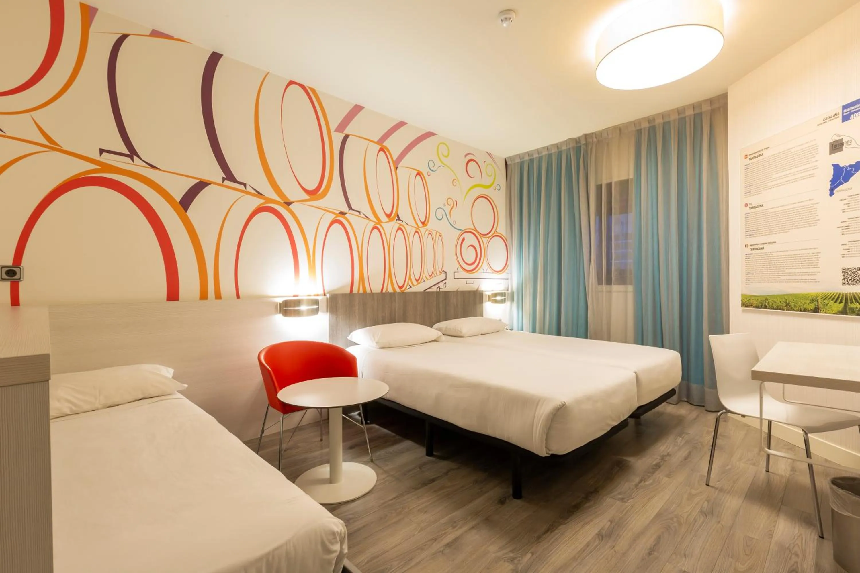 Photo of the whole room, Bed in Ibis Styles Madrid Prado