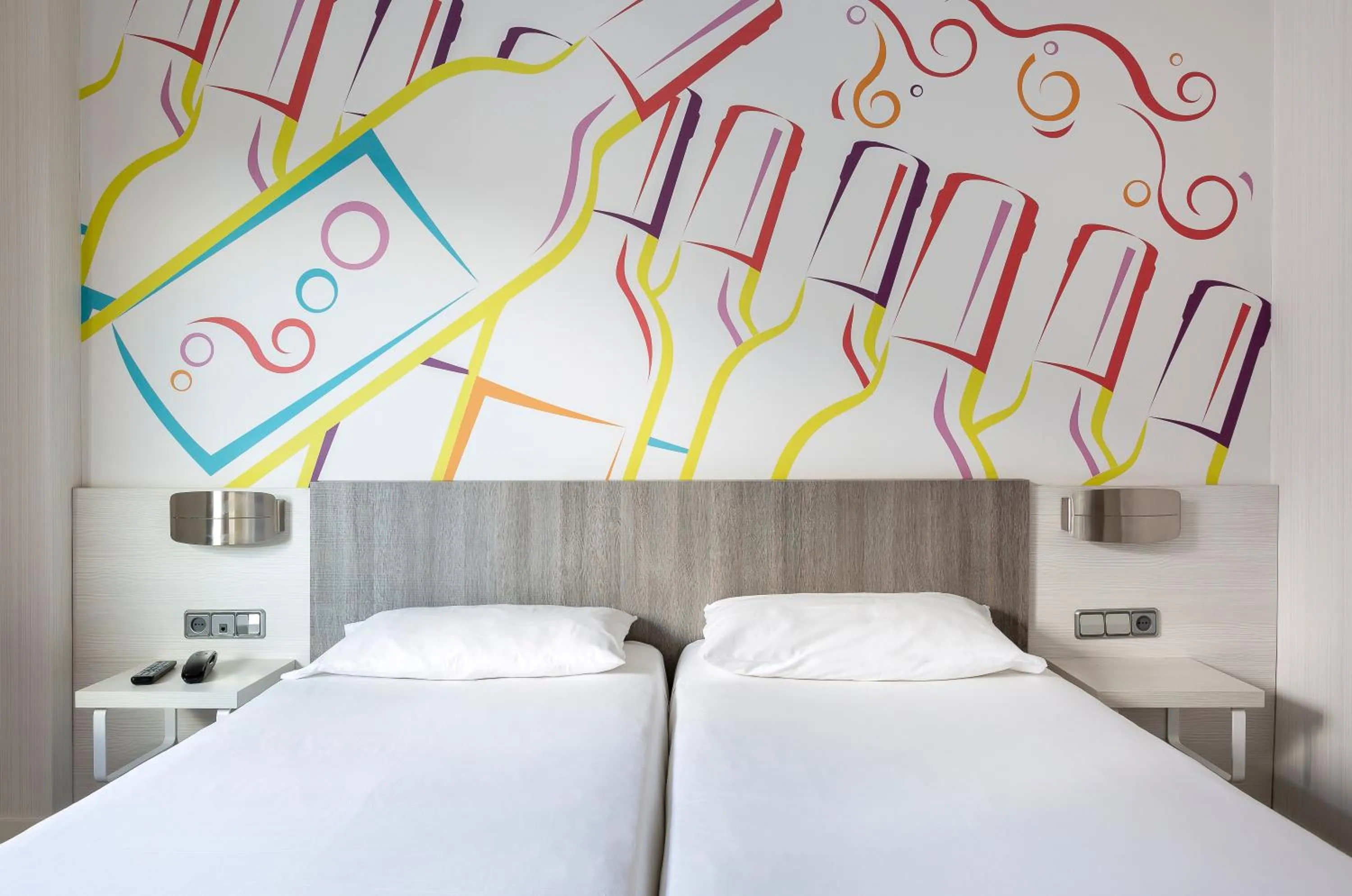Photo of the whole room, Bed in Ibis Styles Madrid Prado
