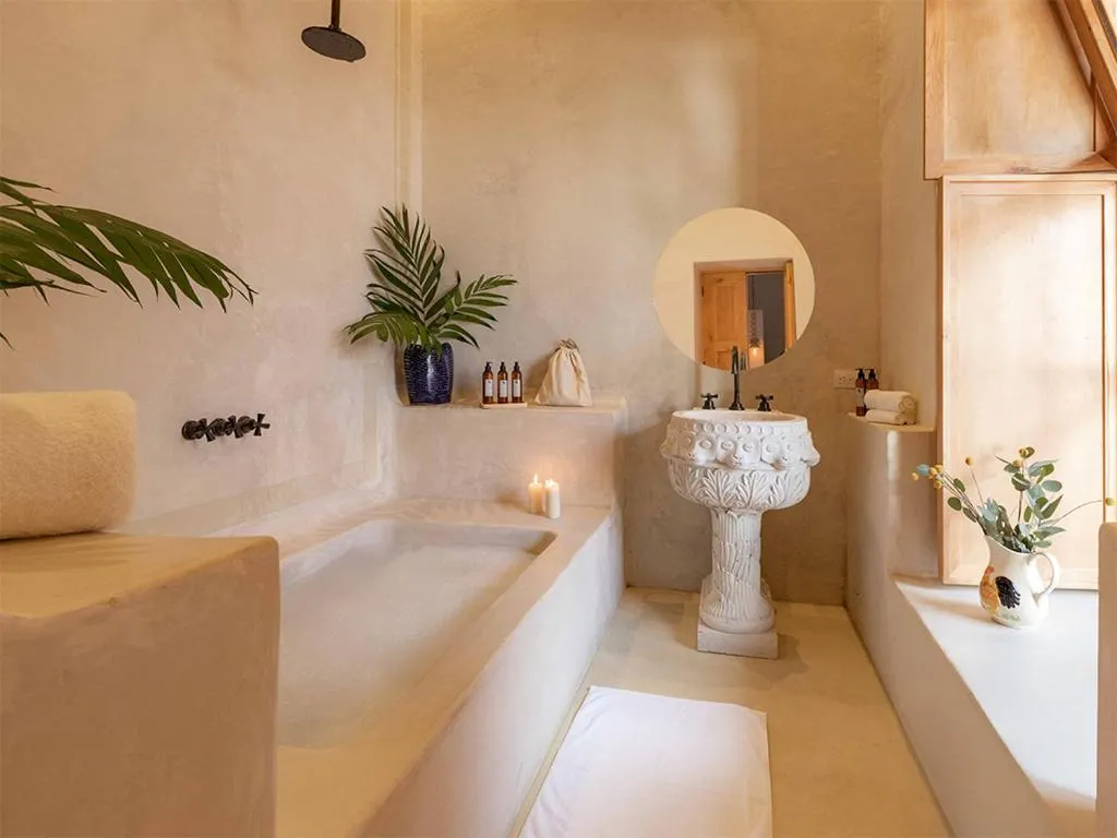 Shower in La Valise San Miguel de Allende, Member of Small Luxury Hotels