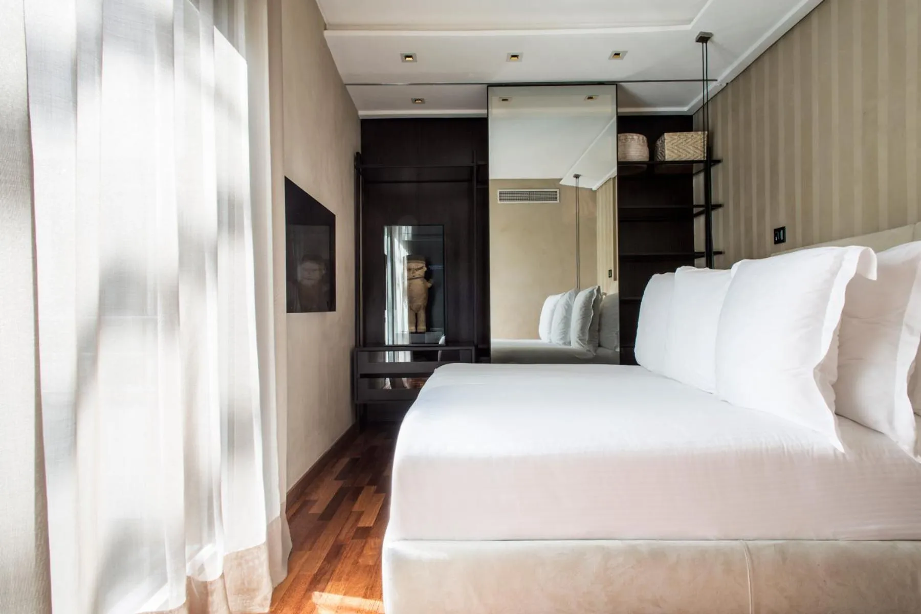 Bedroom, Bed in Claris Hotel & Spa GL, a Small Luxury Hotel of the World