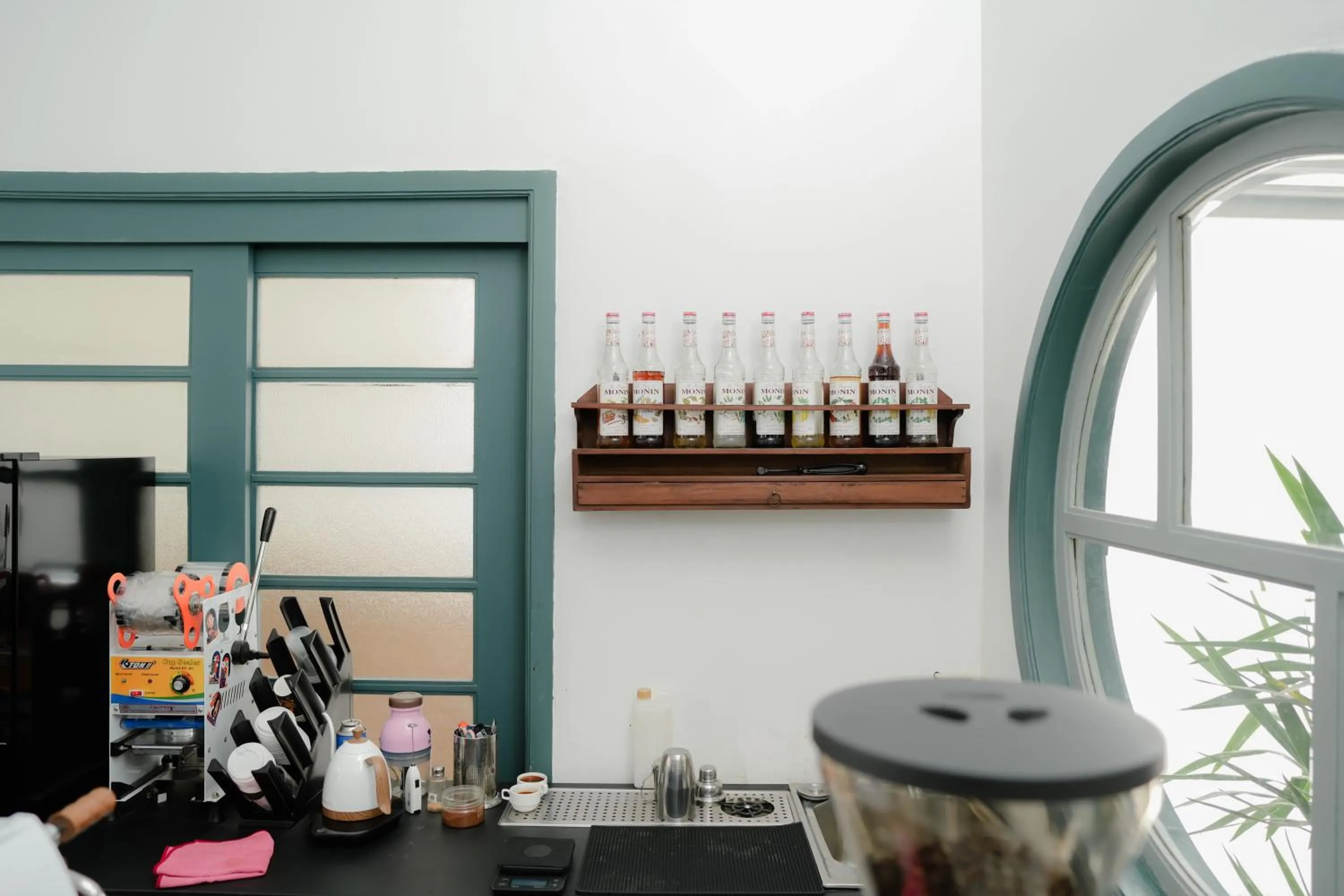 Coffee/tea facilities in CERIA HOTEL at Alun Alun Yogyakarta