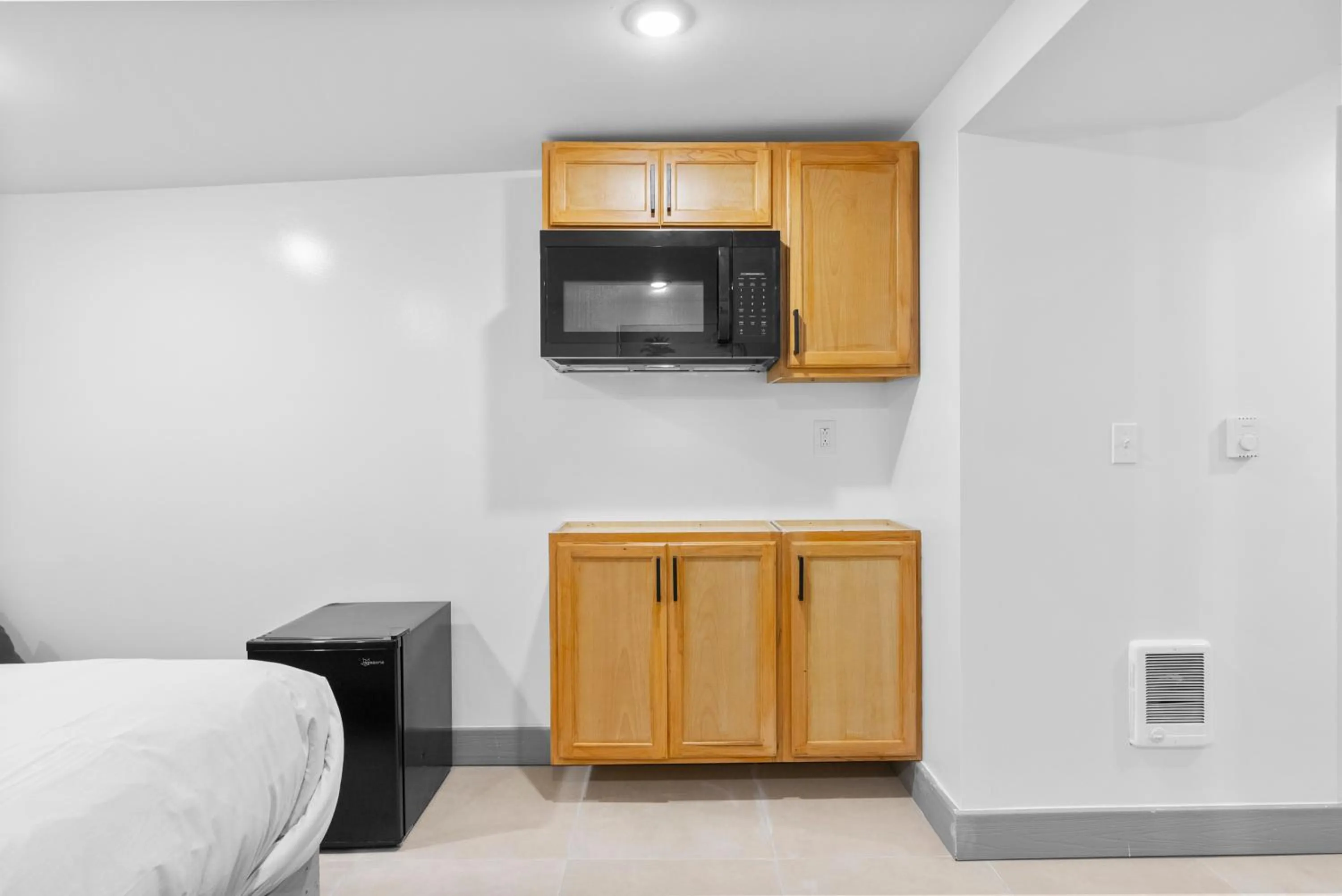Kitchen or kitchenette, Bed in Upscale Luxury Suites Minutes From Center City