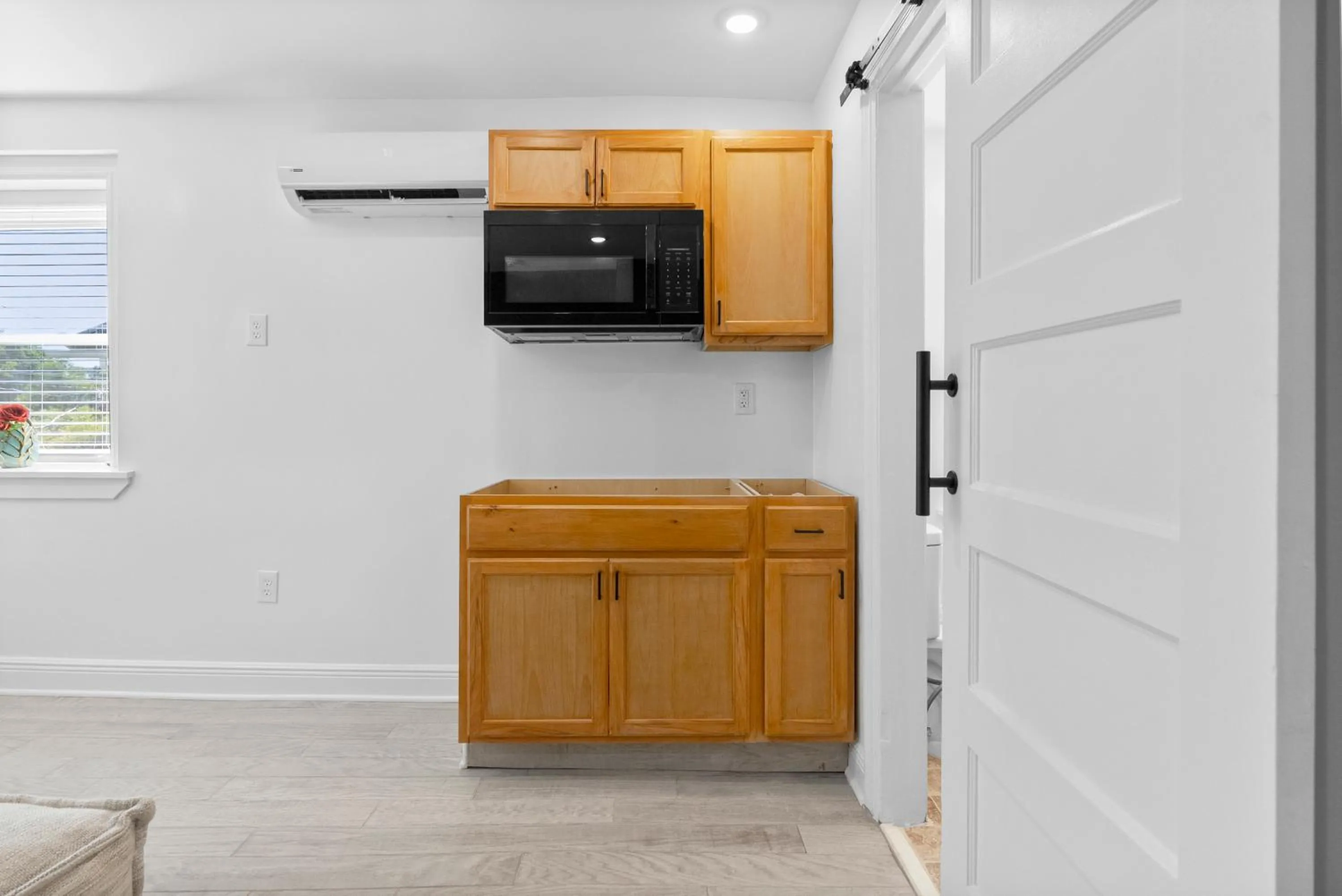 Kitchen or kitchenette in Upscale Luxury Suites Minutes From Center City