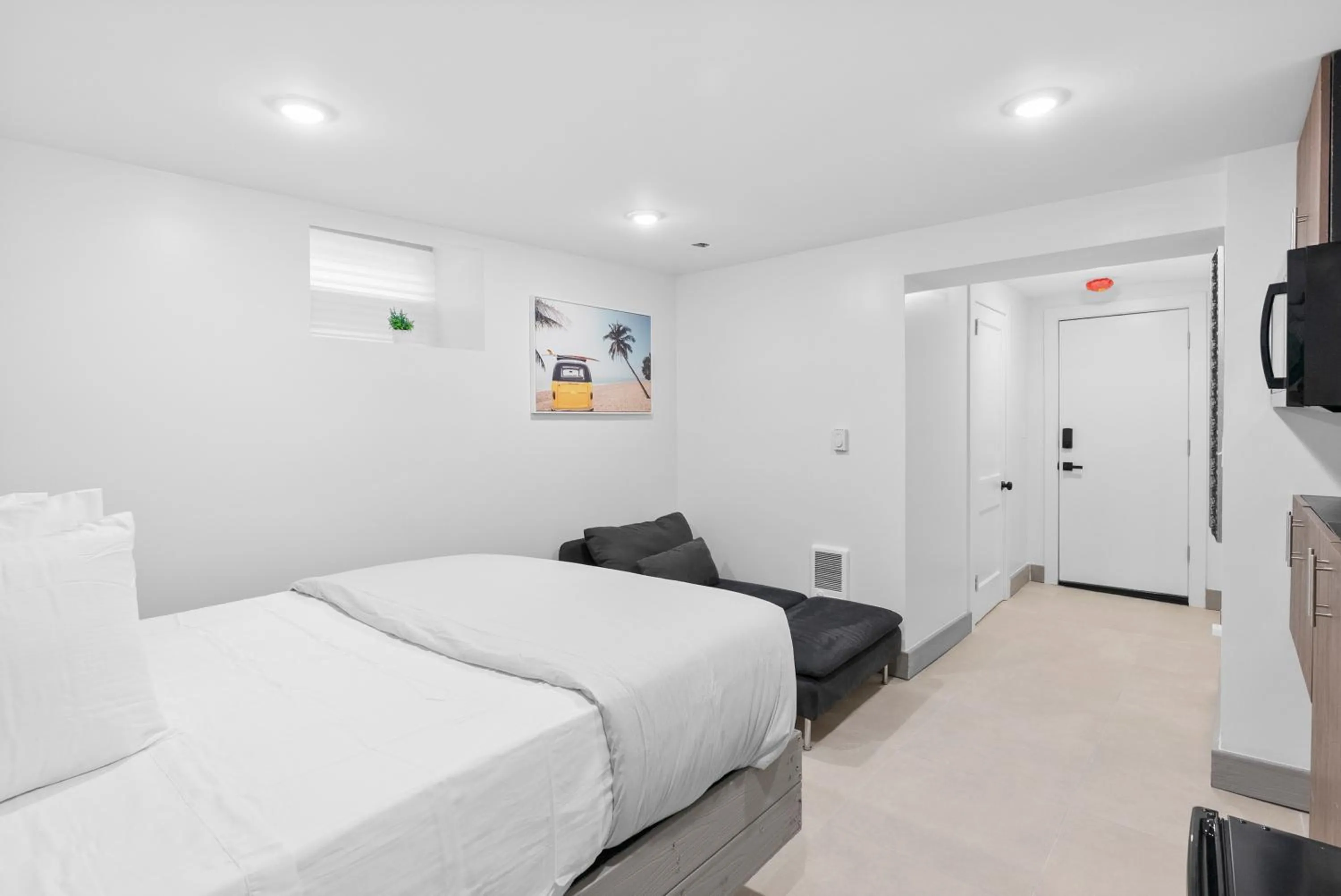 Bed in Upscale Luxury Suites Minutes From Center City