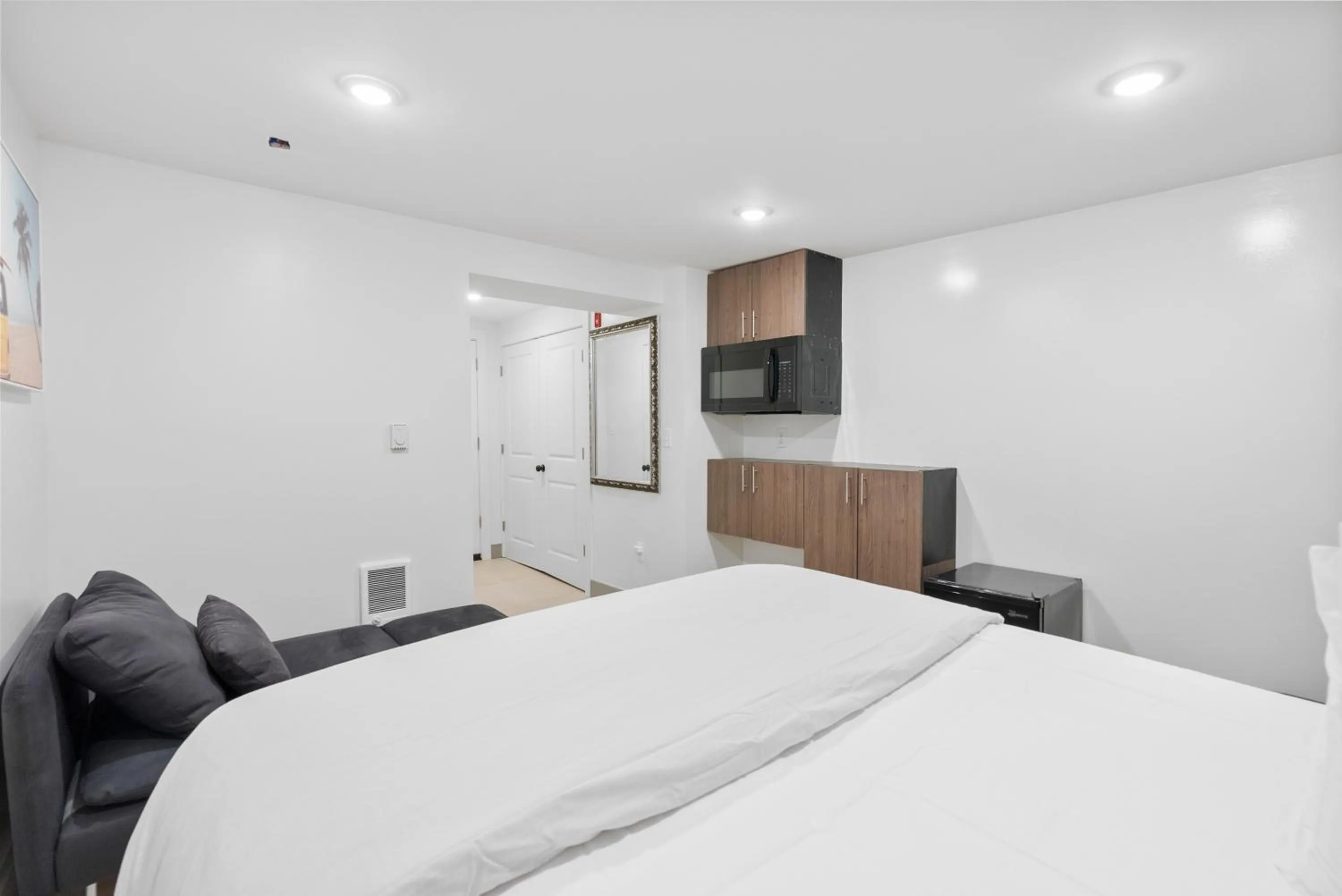 Kitchen or kitchenette, Bed in Upscale Luxury Suites Minutes From Center City