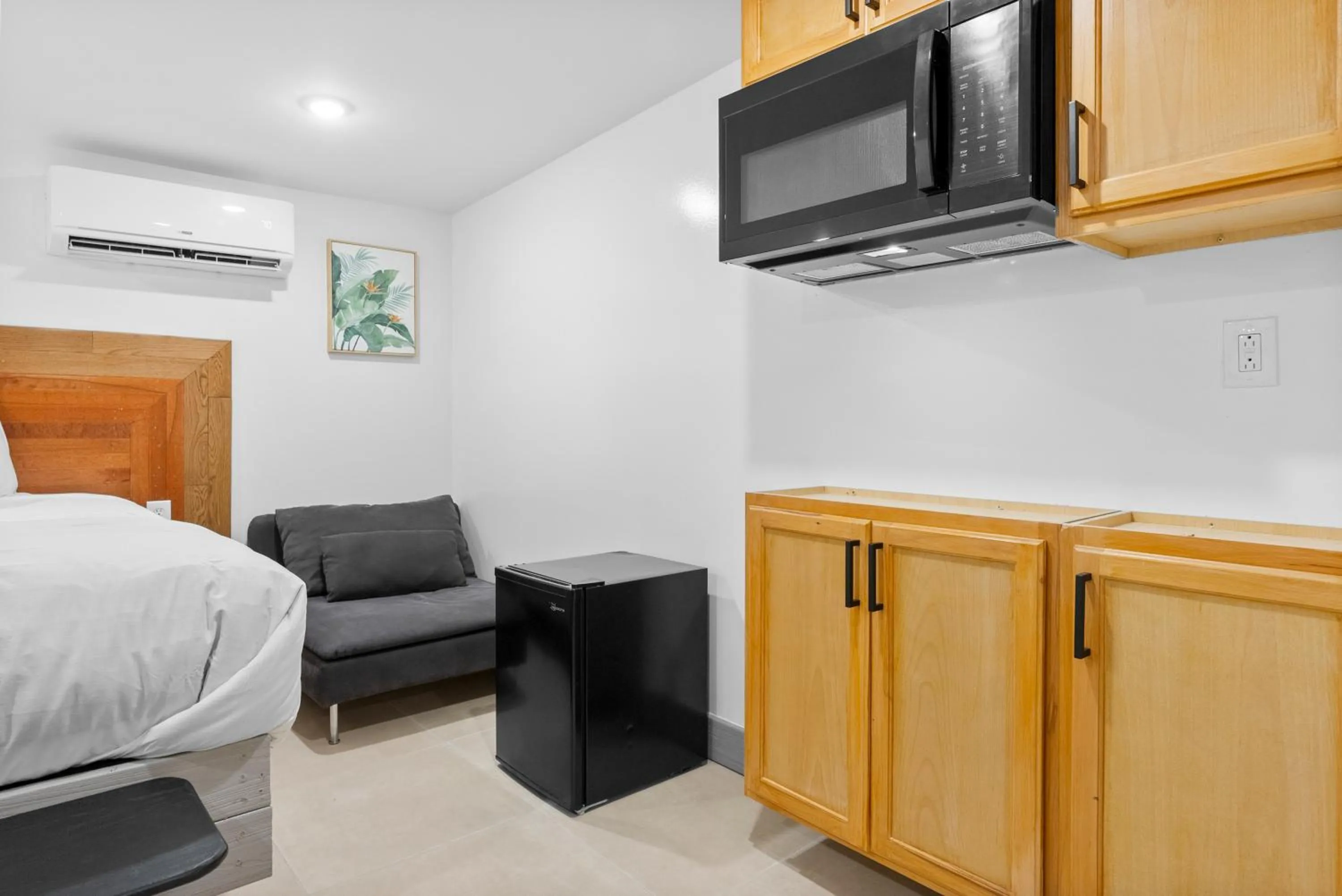 Kitchen or kitchenette, Bed in Upscale Luxury Suites Minutes From Center City