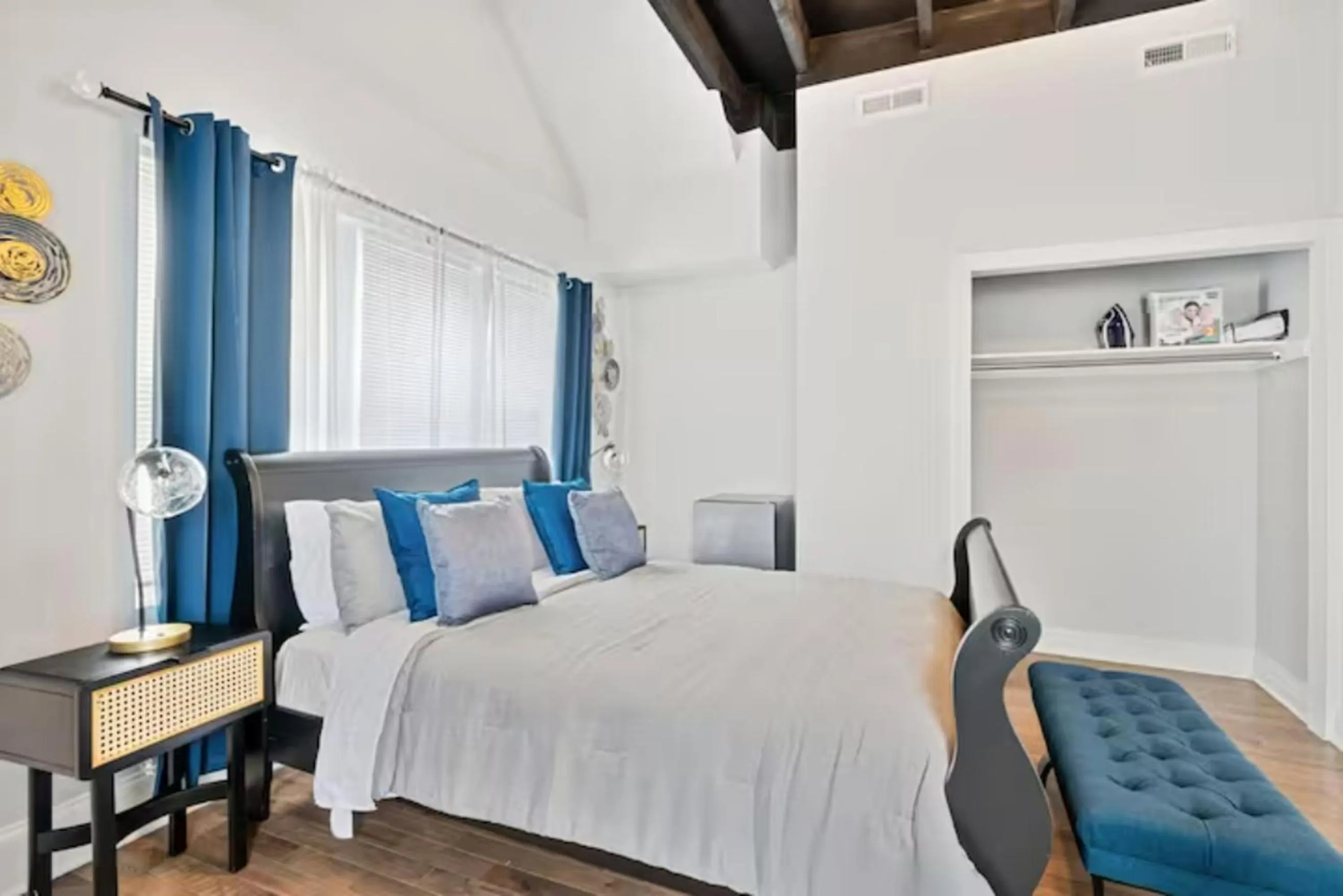 Bedroom, Bed in Urban Oasis Ed Sheeran Vibes 15 Mins Away