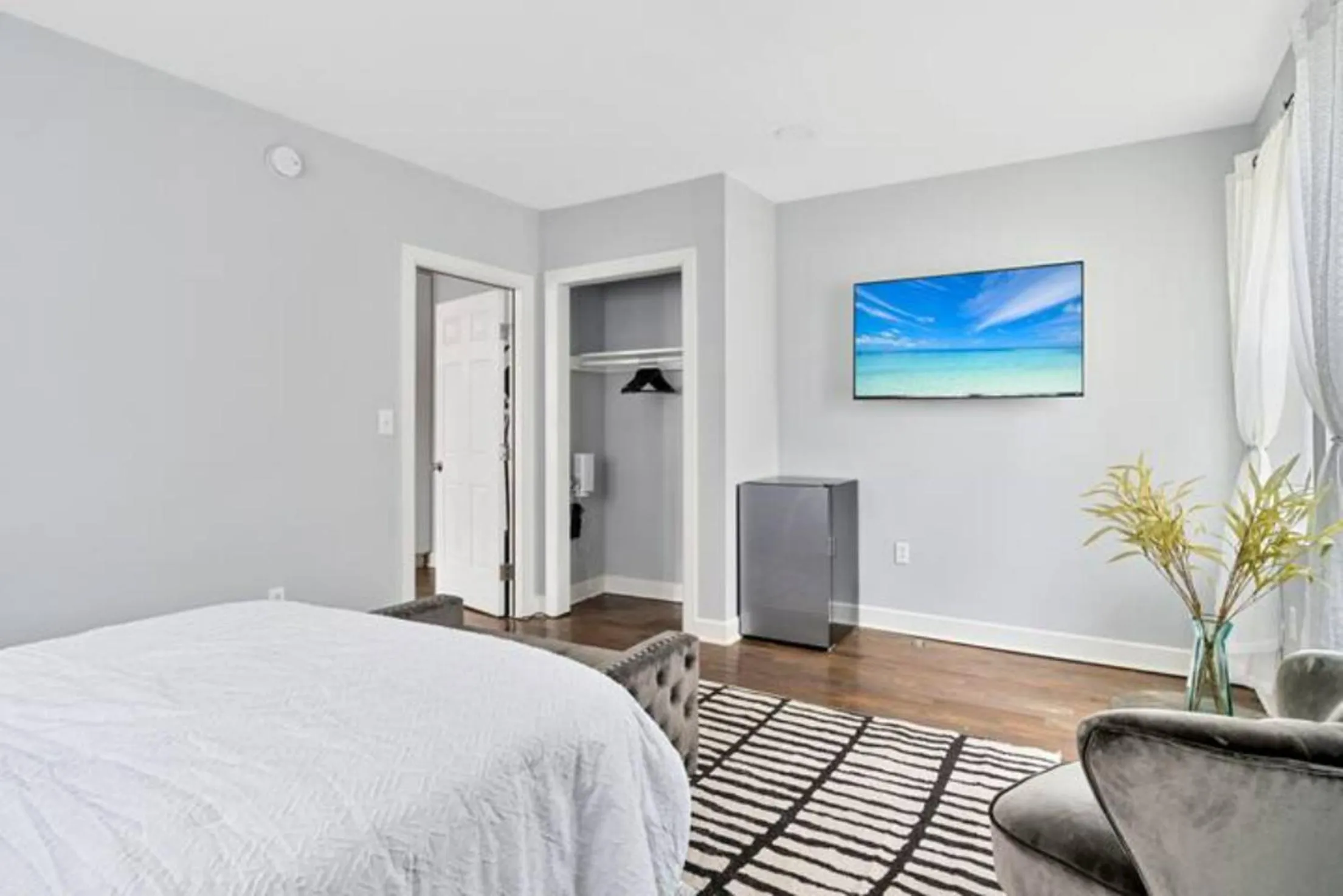 Bedroom, Bed in Urban Oasis Ed Sheeran Vibes 15 Mins Away