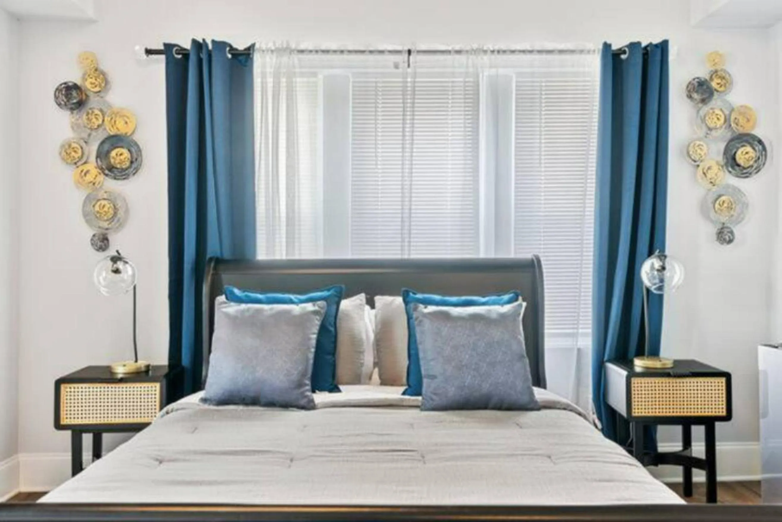 Photo of the whole room, Bed in Urban Oasis Ed Sheeran Vibes 15 Mins Away