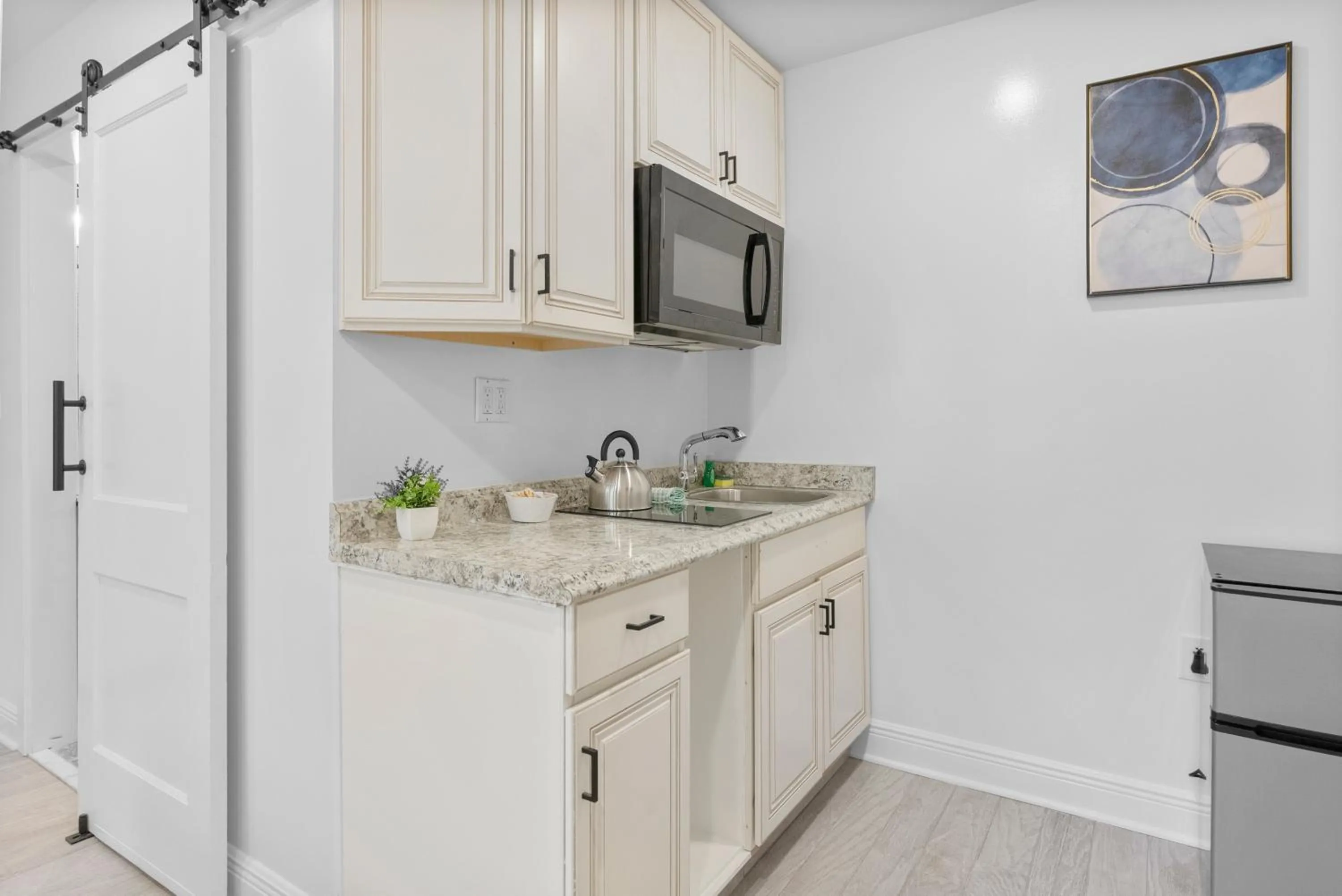 Kitchen or kitchenette in Upscale Luxury Suites Minutes From Center City