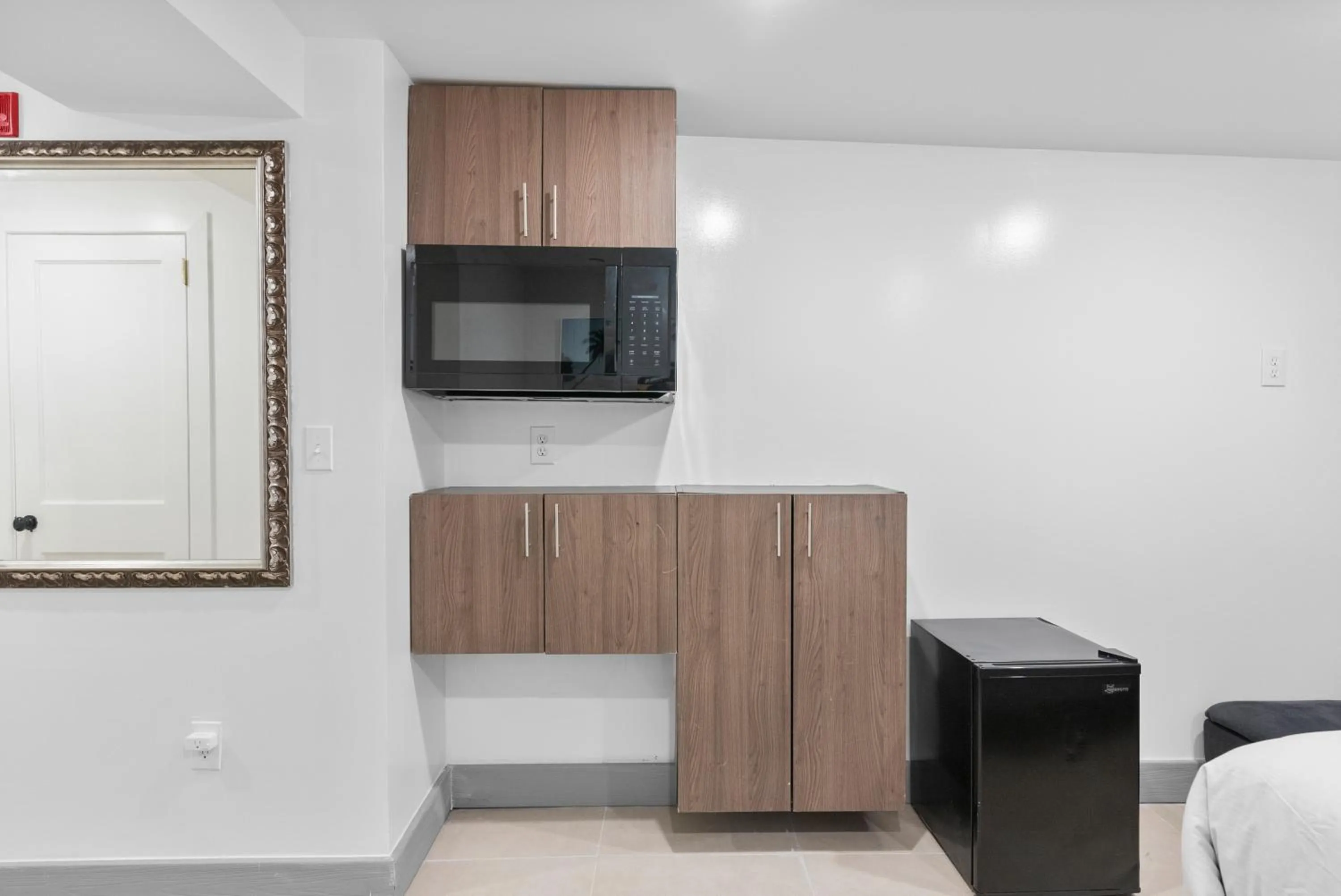 Kitchen or kitchenette, Bed in Upscale Luxury Suites Minutes From Center City