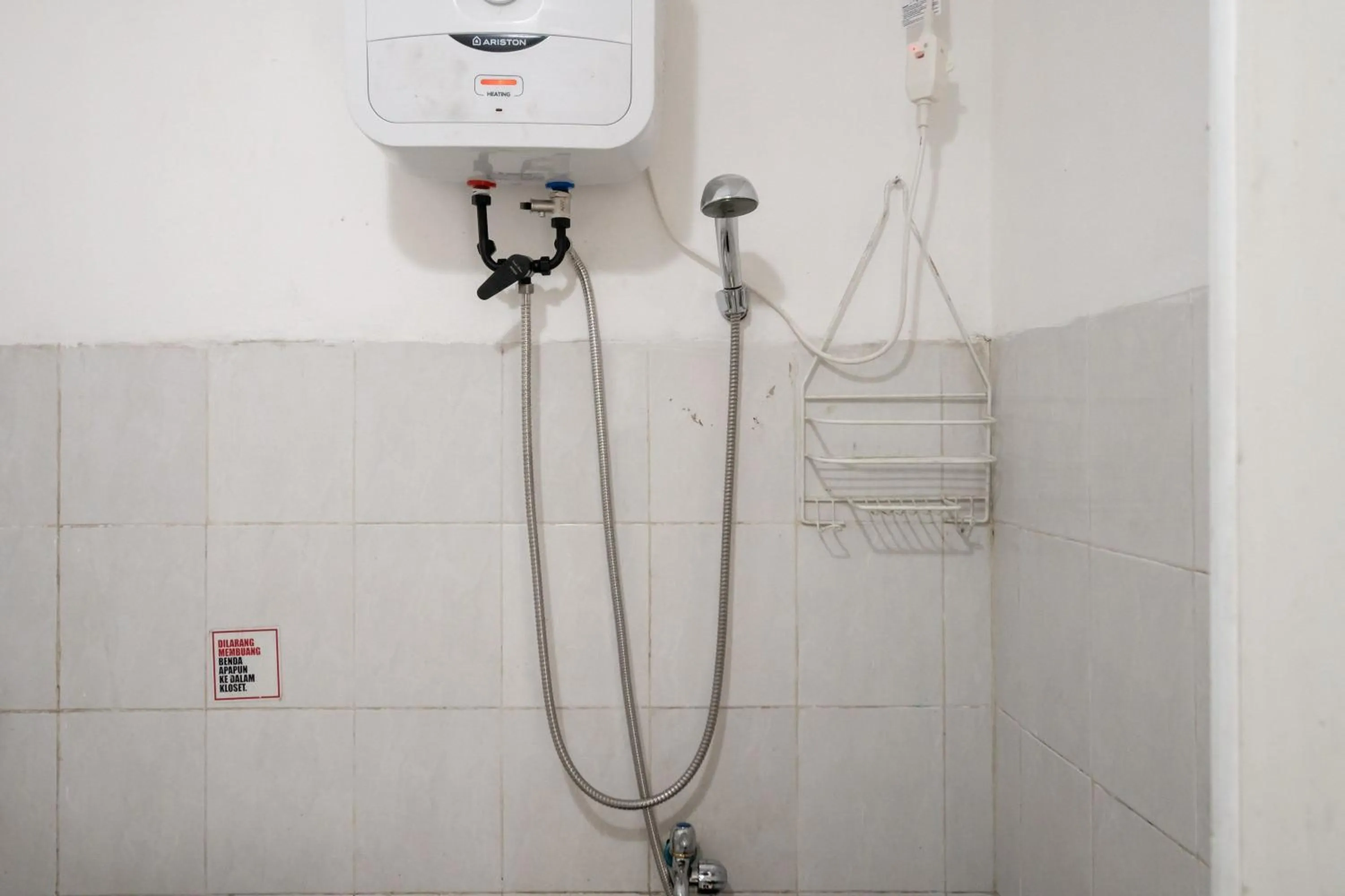 Bathroom in RedDoorz near Terminal Bubulak Bogor