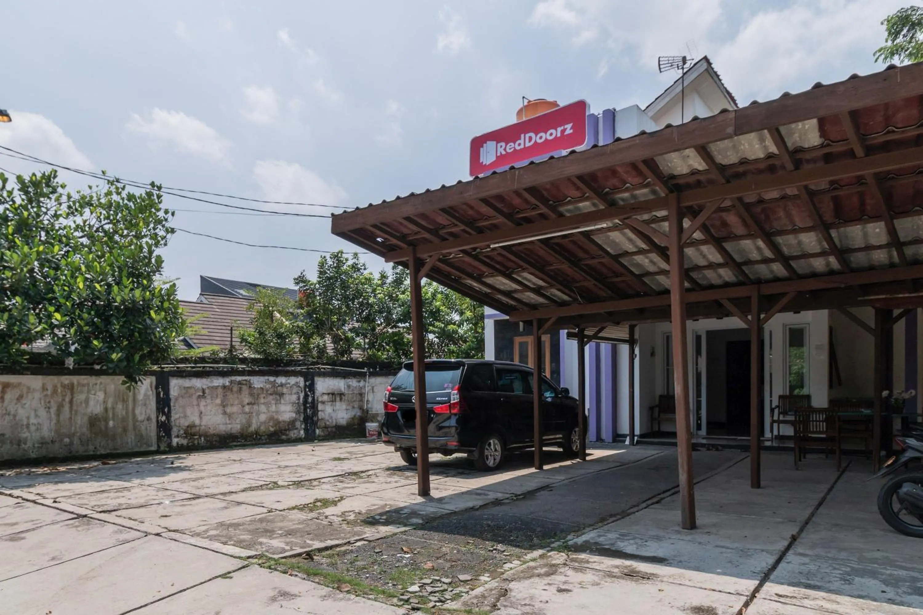 Property building in RedDoorz near Terminal Bubulak Bogor