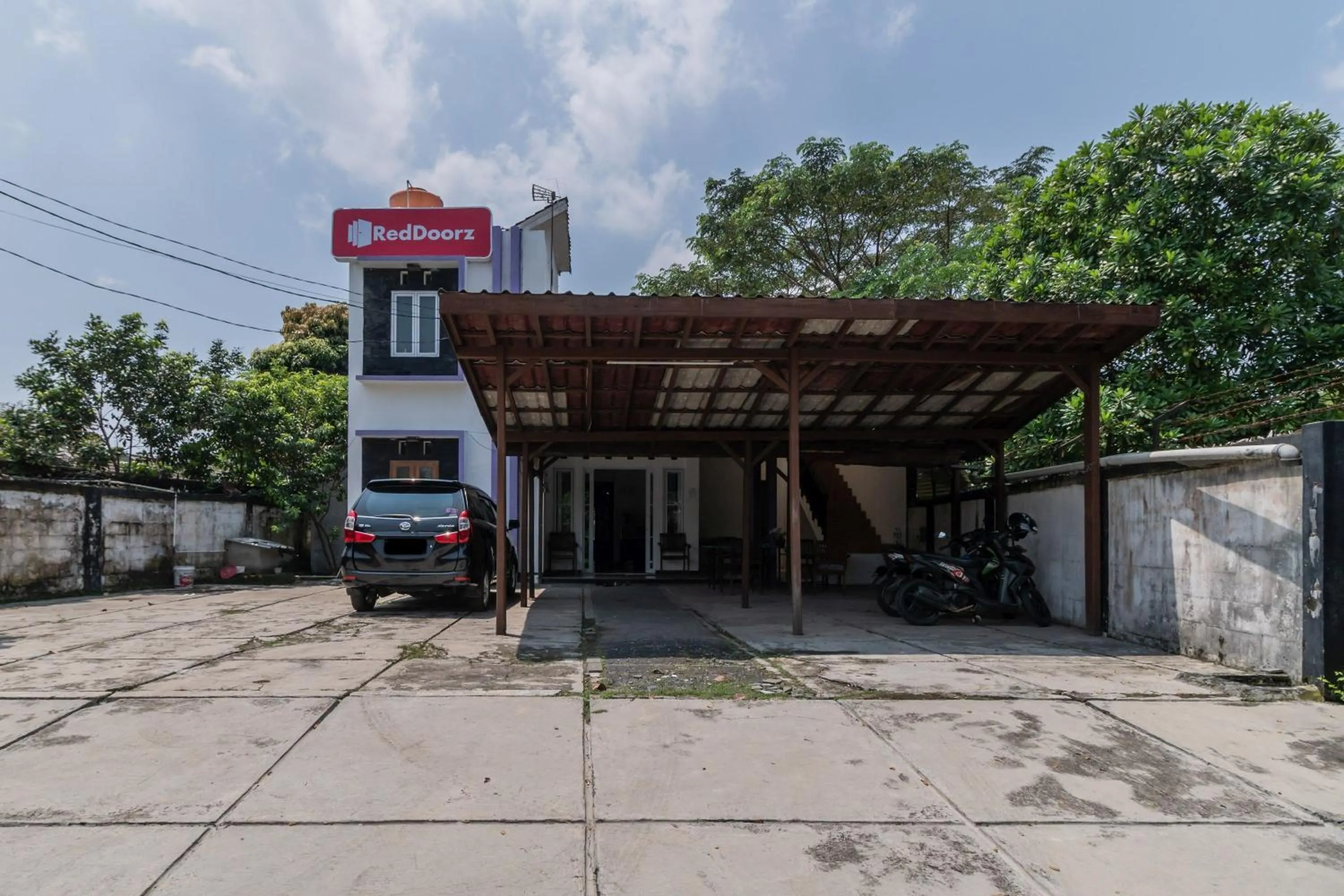 Property building in RedDoorz near Terminal Bubulak Bogor