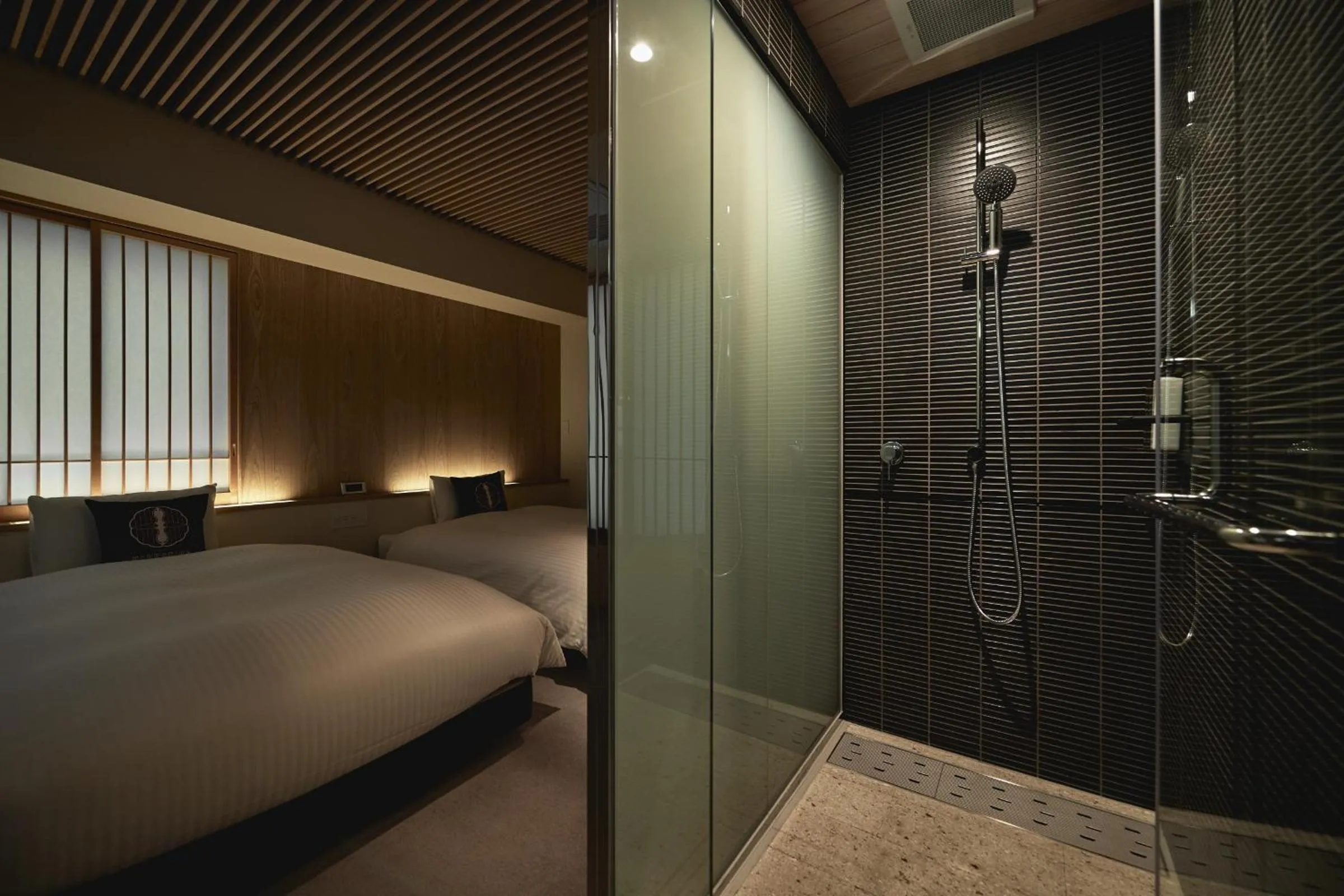 Shower in THE HOTELS HAKATA Harushige SHINKAN