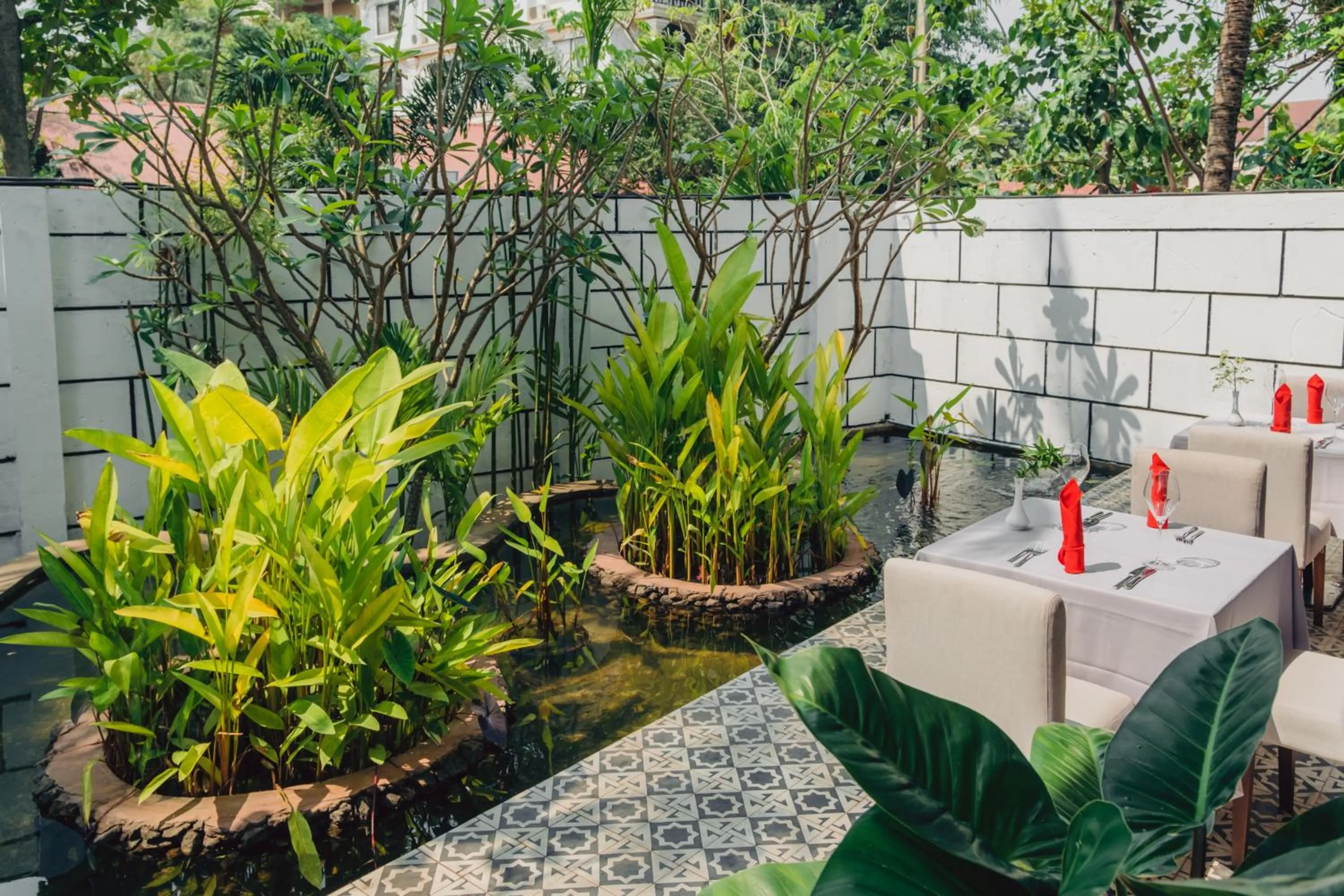 Dining area in Bopha Watbo Residence