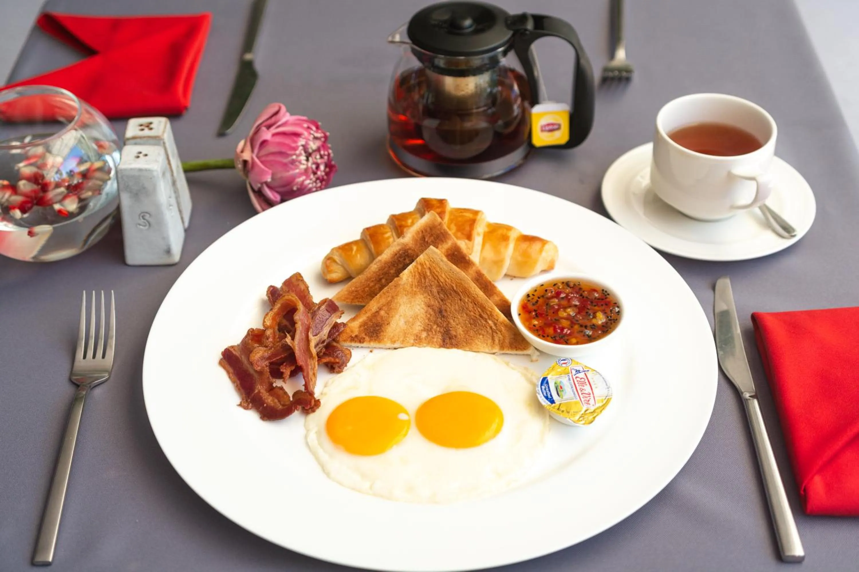 Breakfast in Bopha Watbo Residence