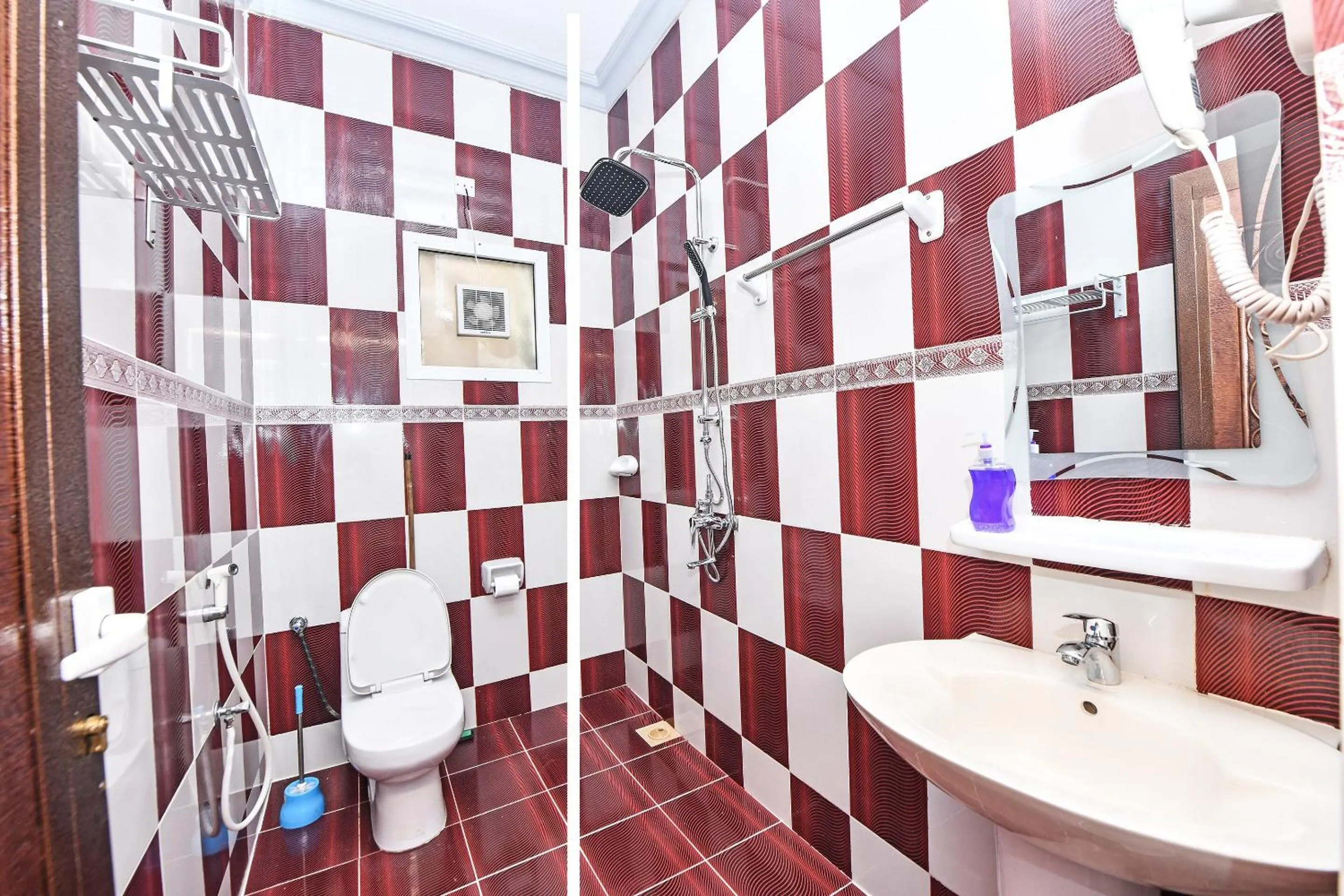 Bathroom in OYO 138 Gulf Sand Motel