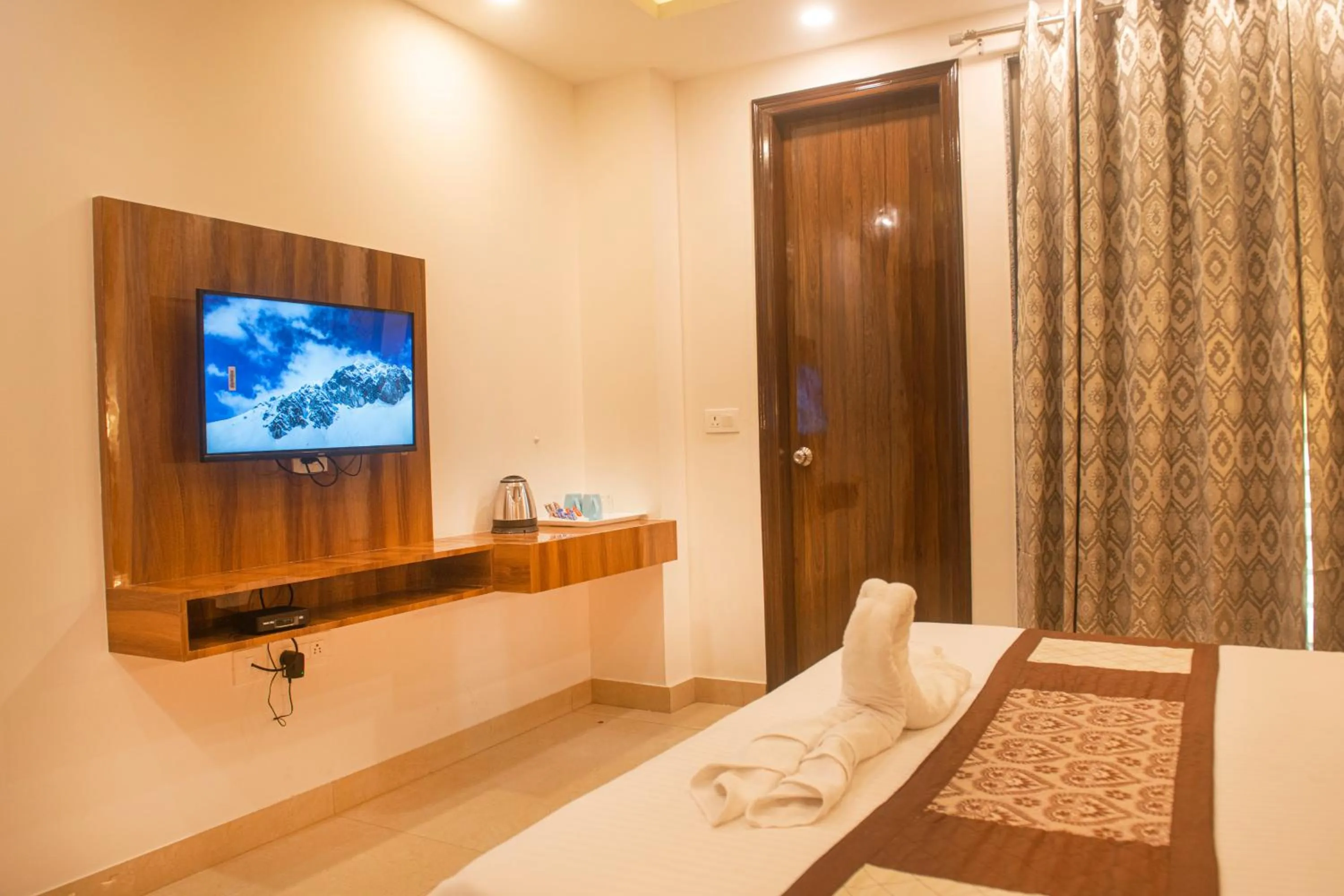 Bed in Posh Residency Artemis Hospital Road Gurgaon