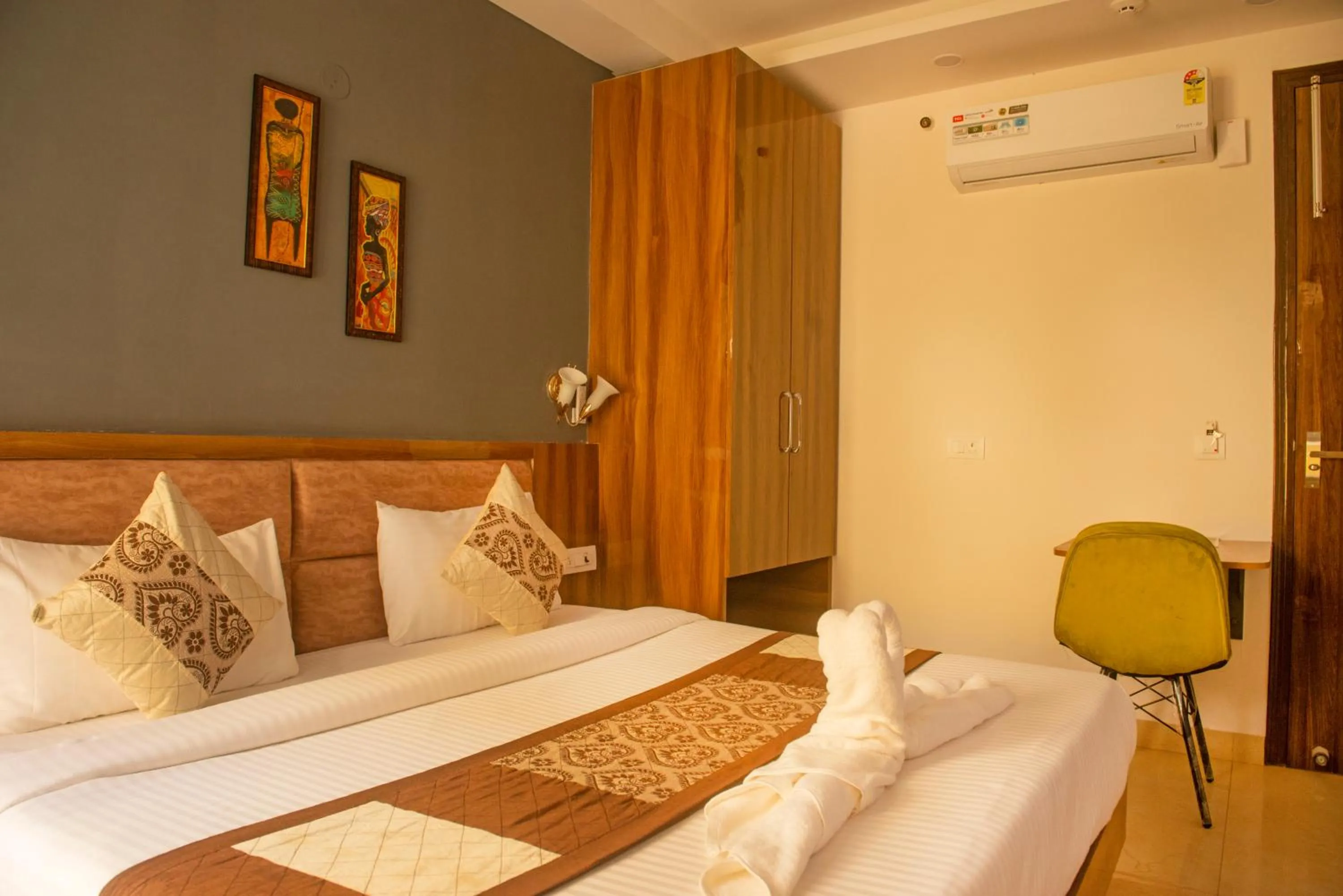 Bed in Posh Residency Artemis Hospital Road Gurgaon