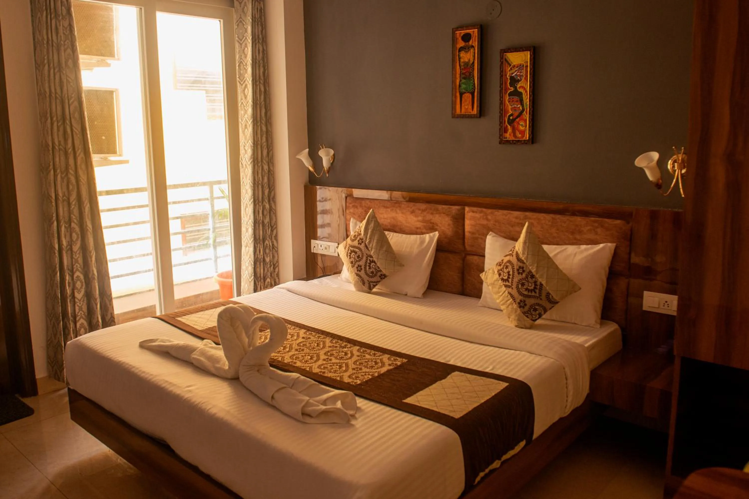 Bed in Posh Residency Artemis Hospital Road Gurgaon