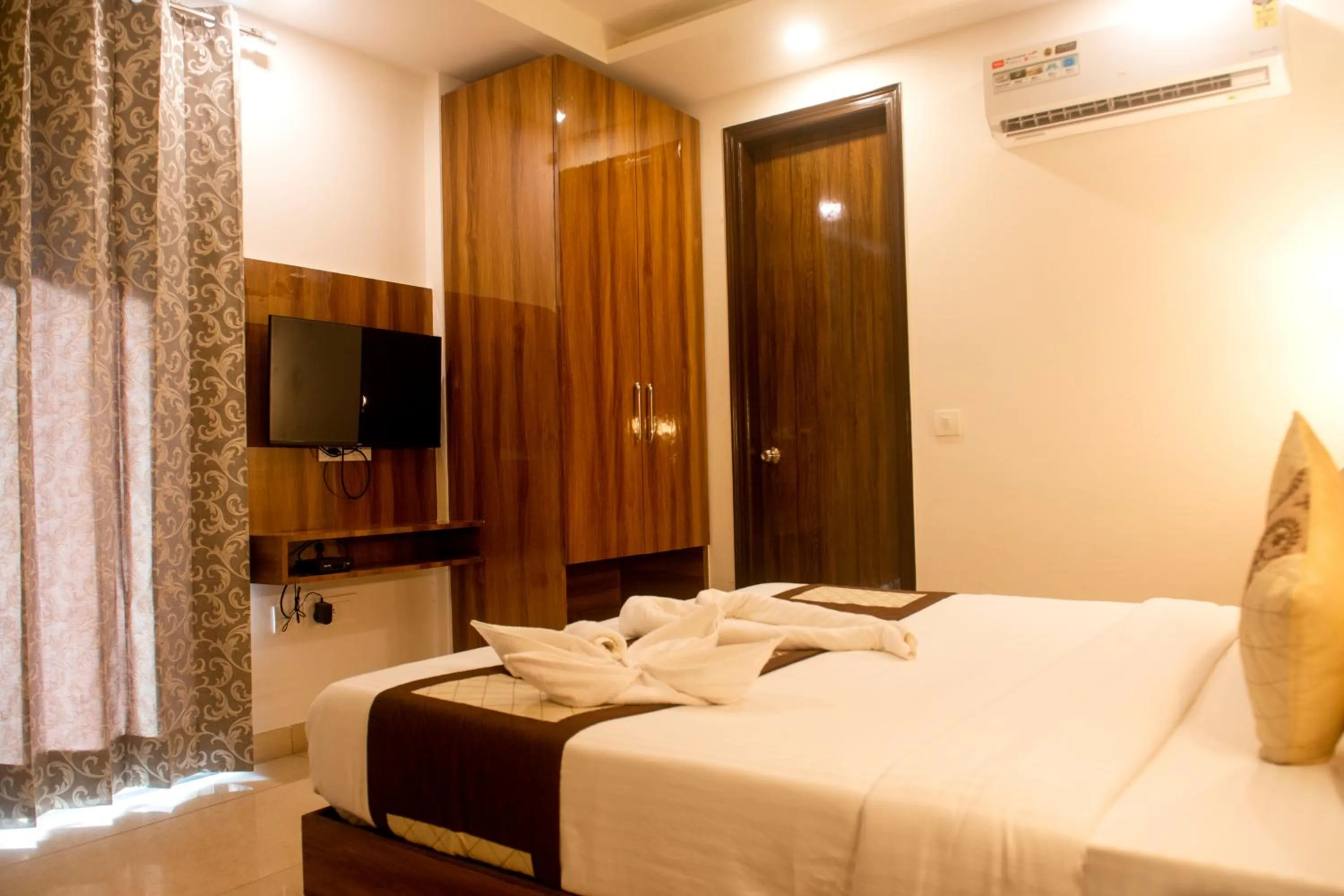 Bed in Posh Residency Artemis Hospital Road Gurgaon