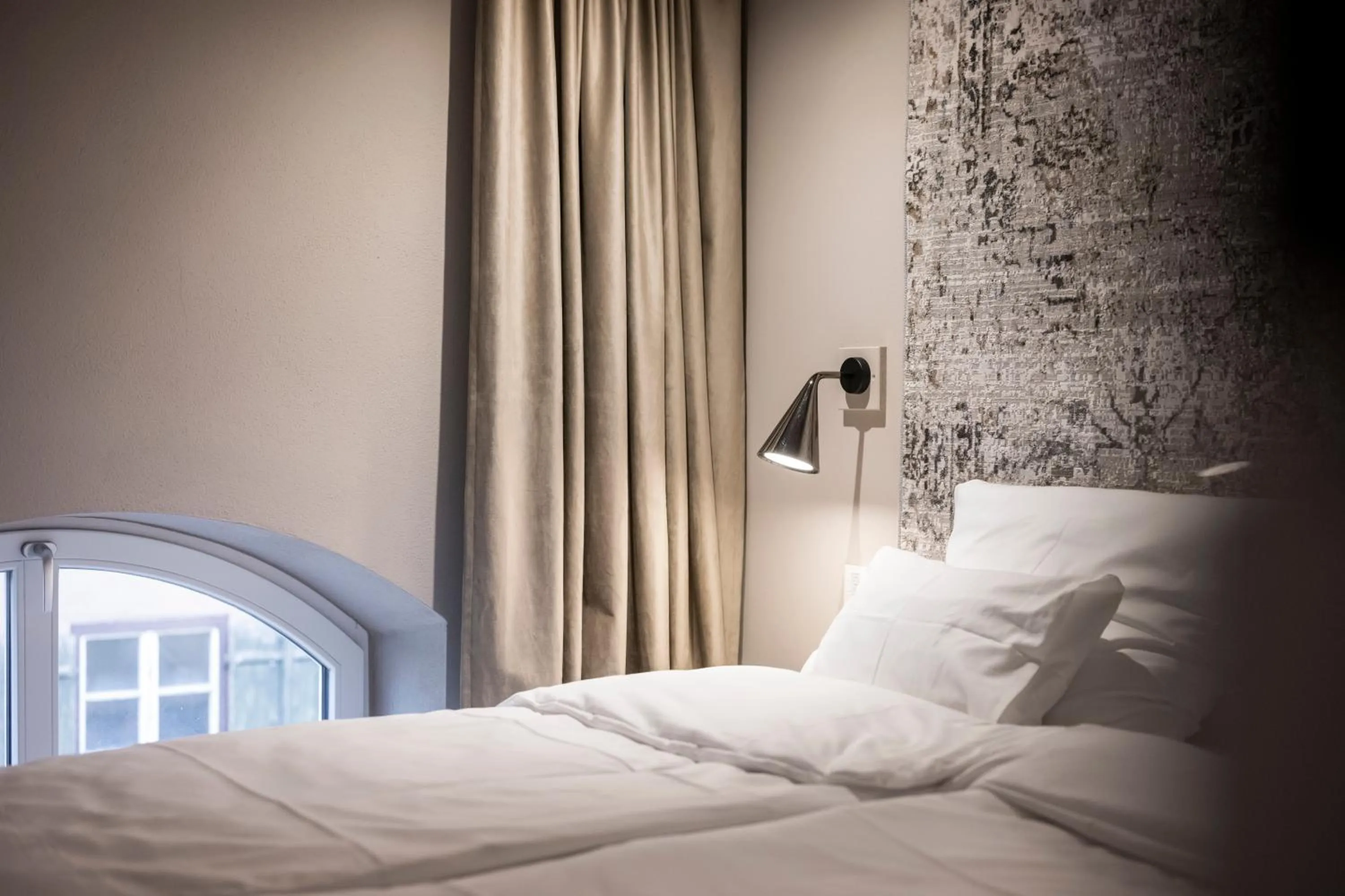 Bed in HOTEL & SPA Goldene Rose