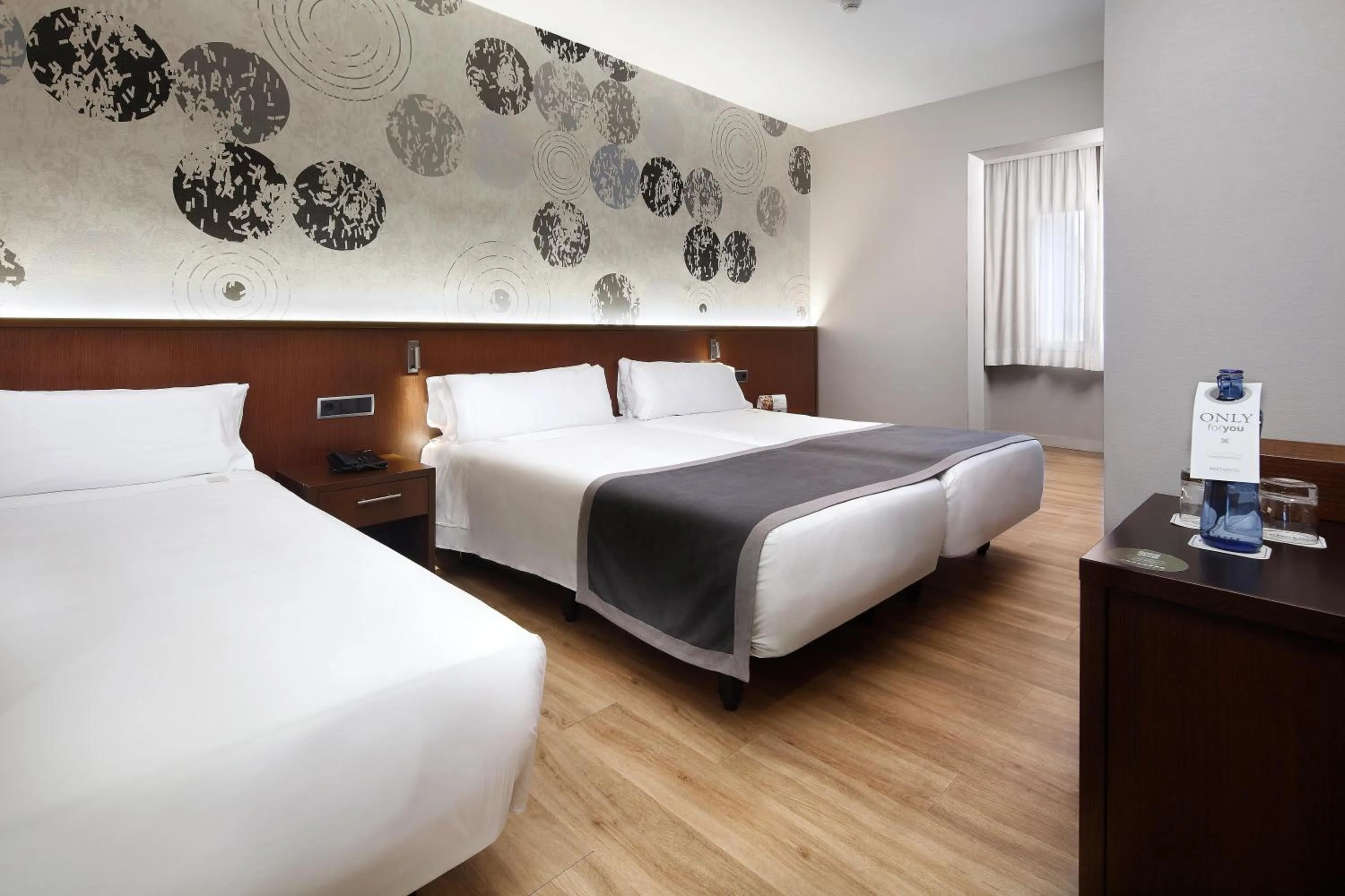 Photo of the whole room, Bed in HCC Taber