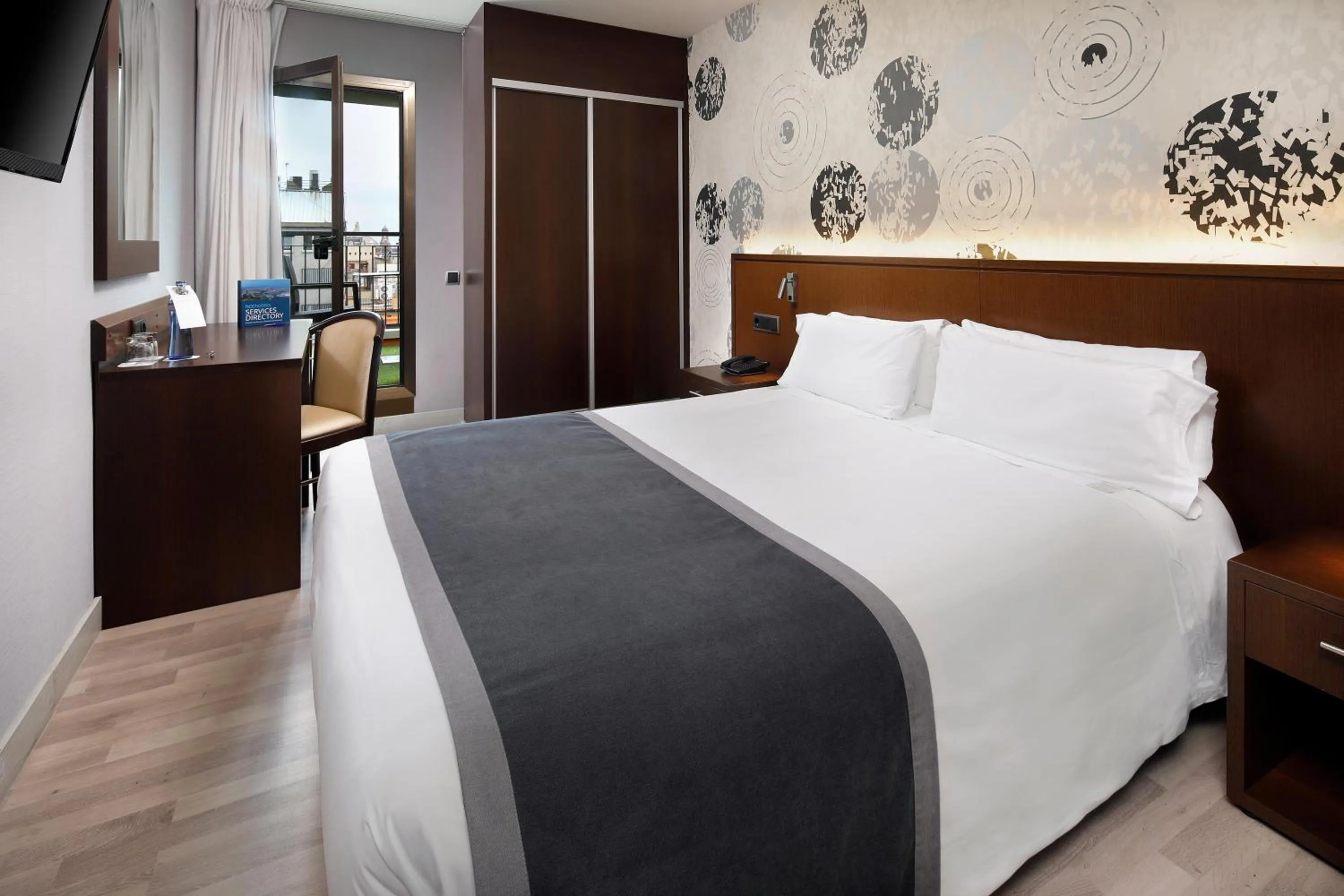 Photo of the whole room, Bed in HCC Taber