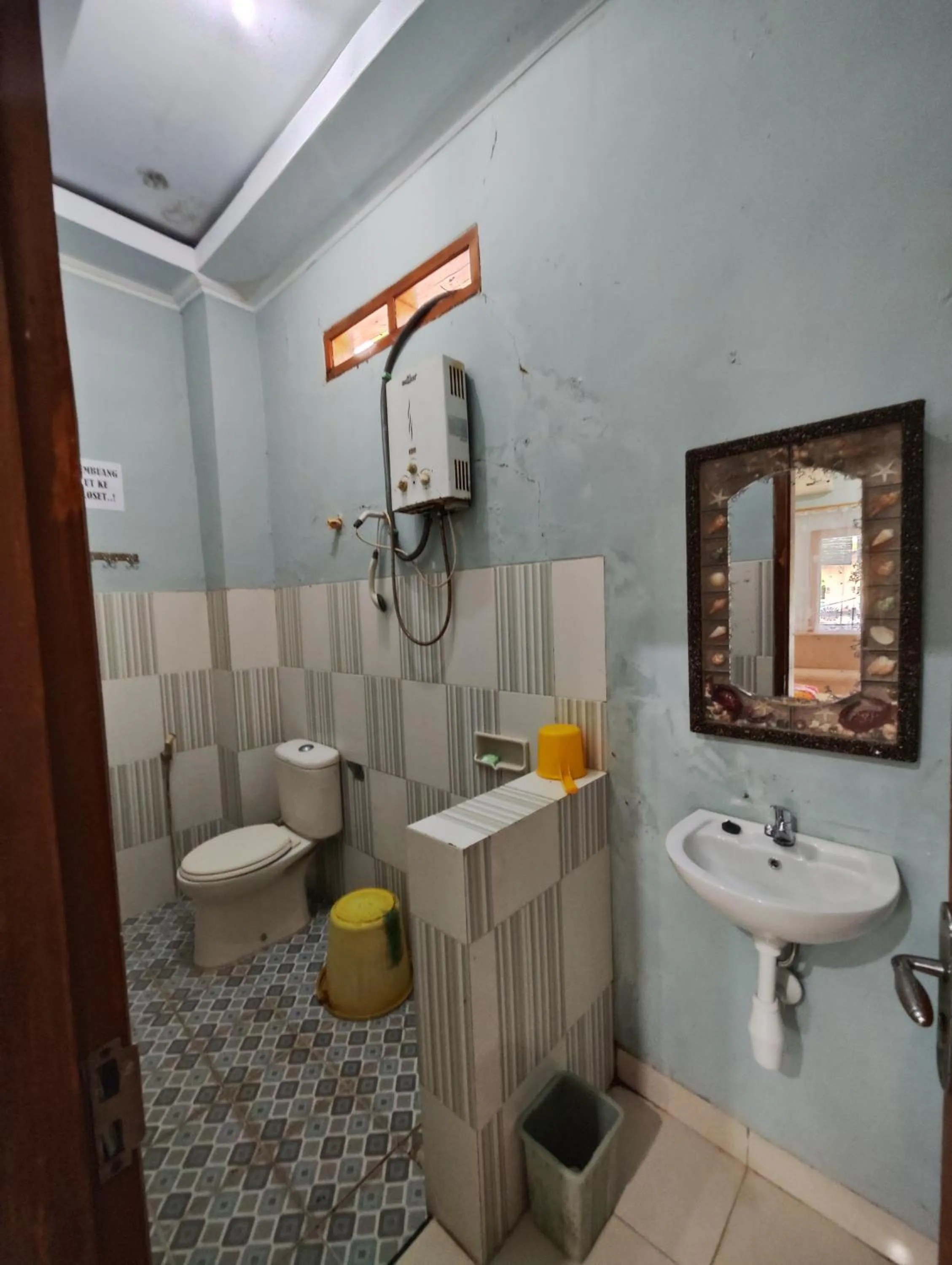 Toilet in Pondok Dewi