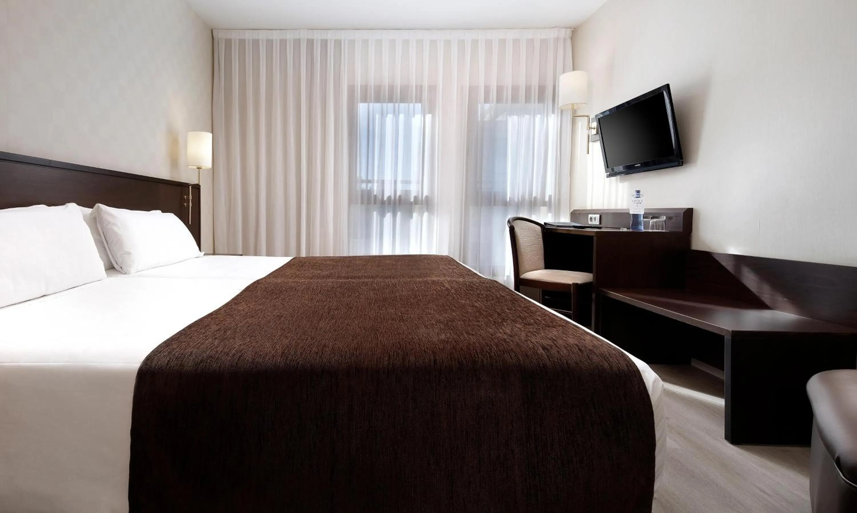 Photo of the whole room, Bed in HCC Regente