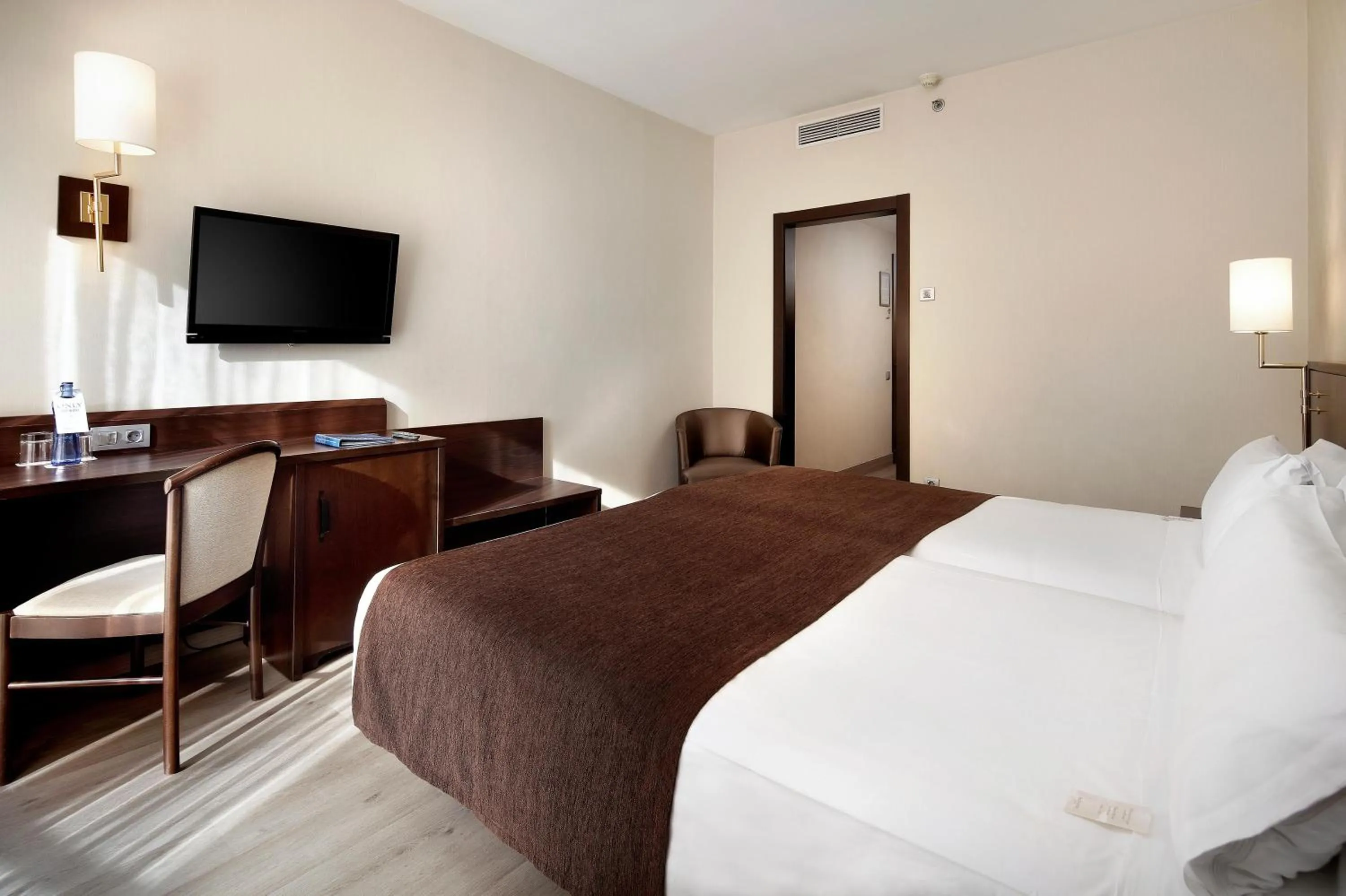 Photo of the whole room, Bed in HCC Regente