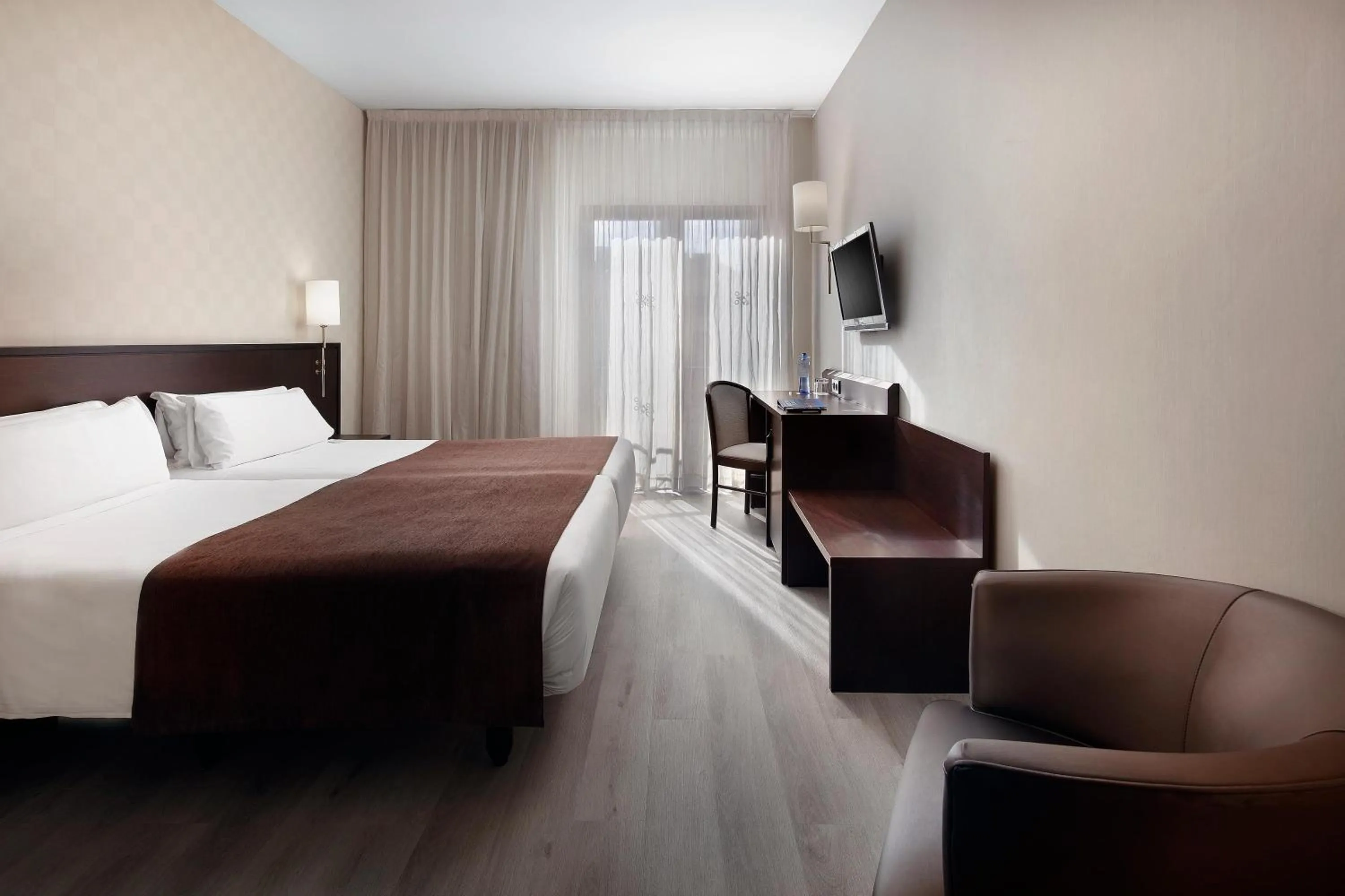 Photo of the whole room, Bed in HCC Regente