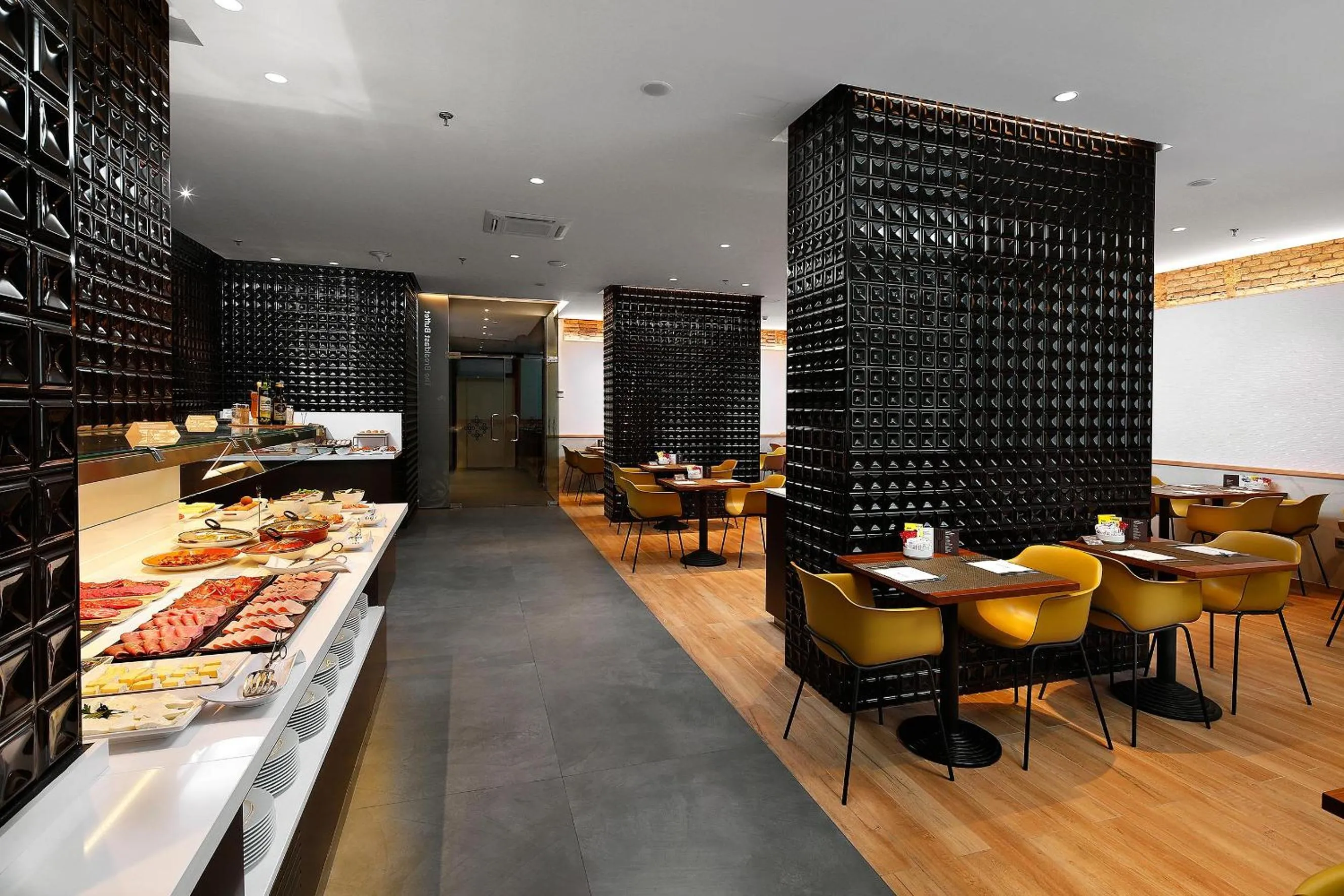 Restaurant/places to eat in HCC Regente