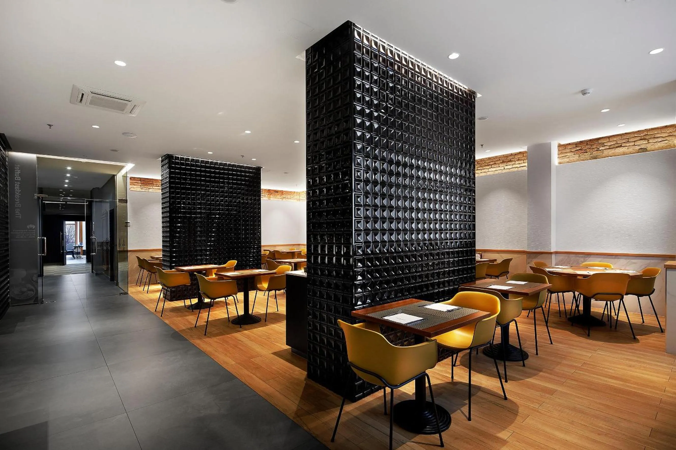 Restaurant/places to eat in HCC Regente