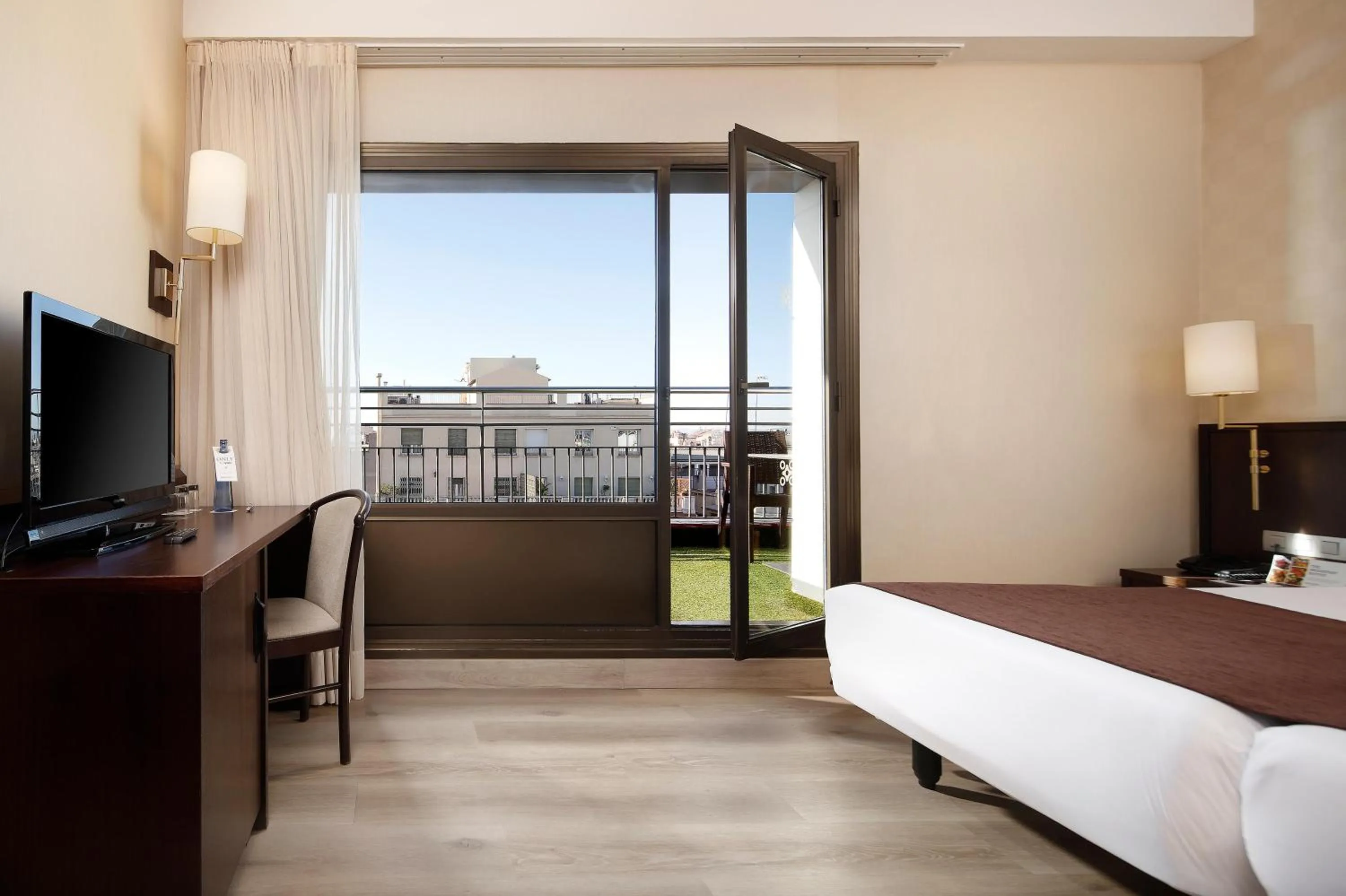 Photo of the whole room, Bed in HCC Regente