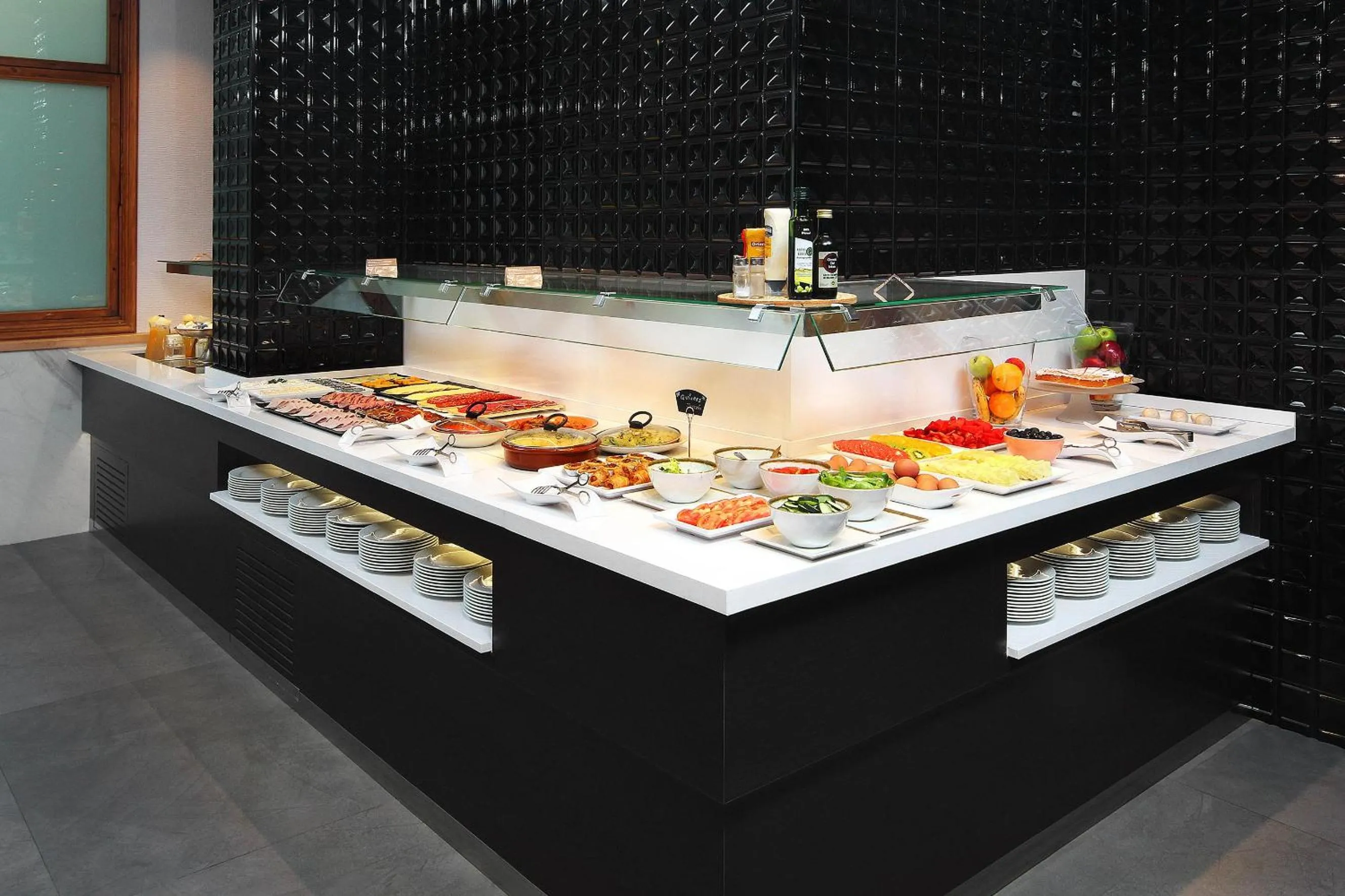 Restaurant/places to eat in HCC Regente