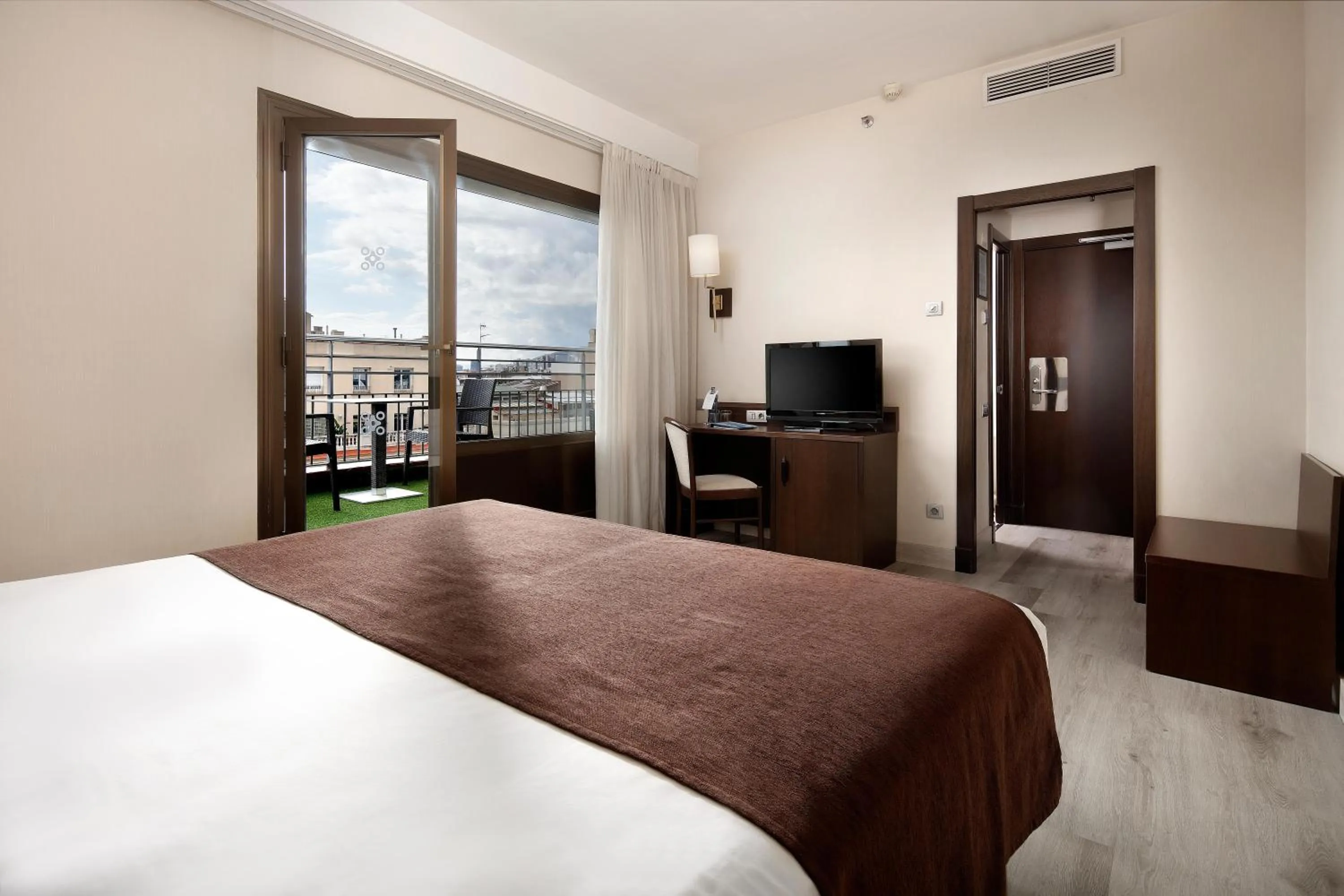 Photo of the whole room, Bed in HCC Regente