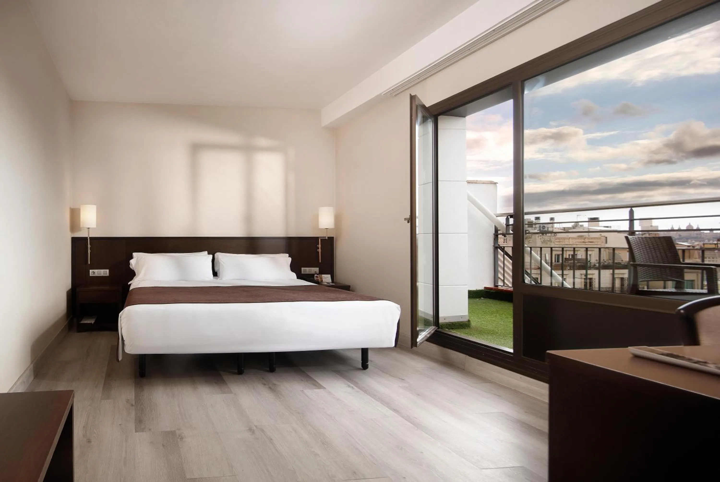 Photo of the whole room, Bed in HCC Regente