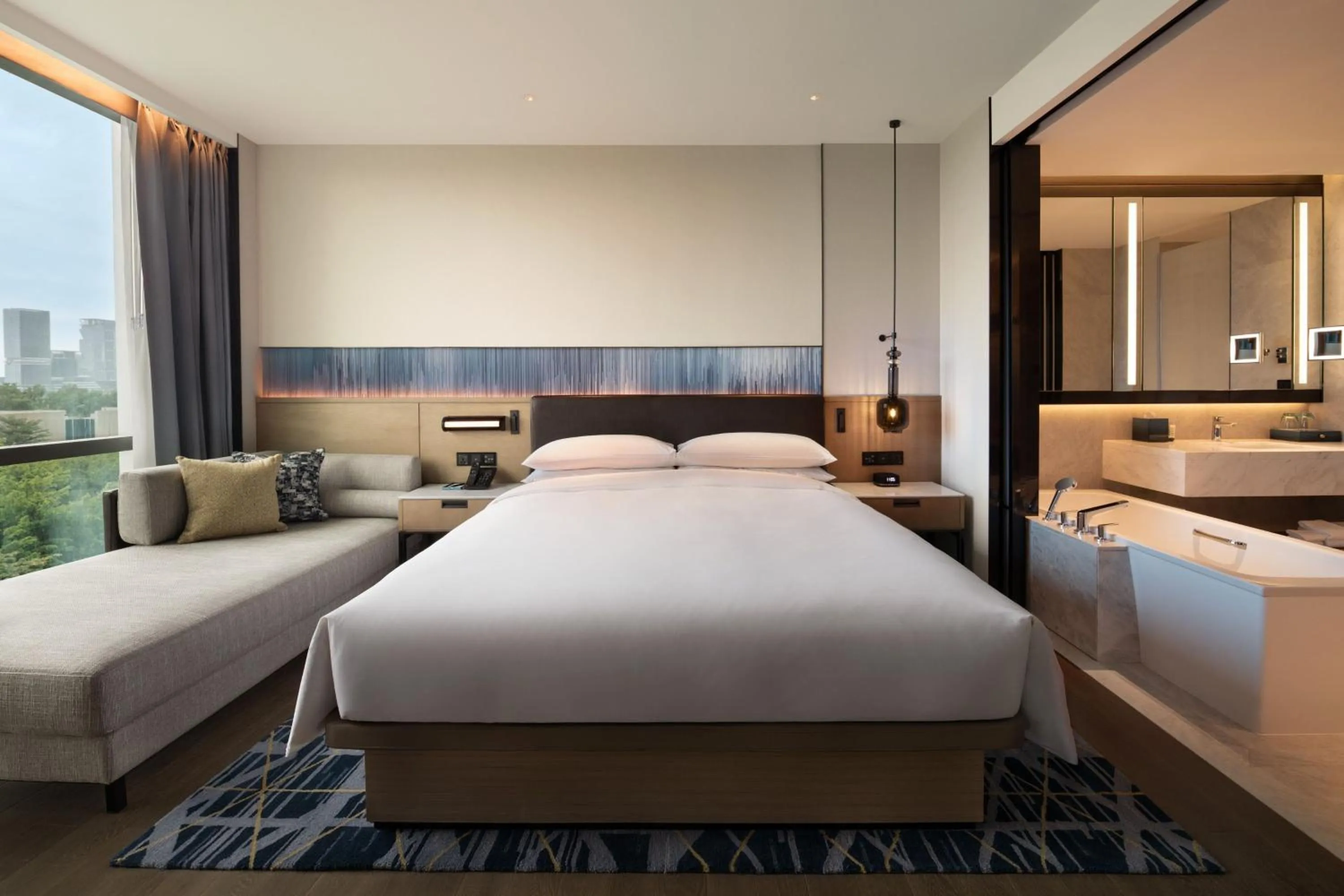 Photo of the whole room, Bed in Guangzhou Marriott Hotel Nansha