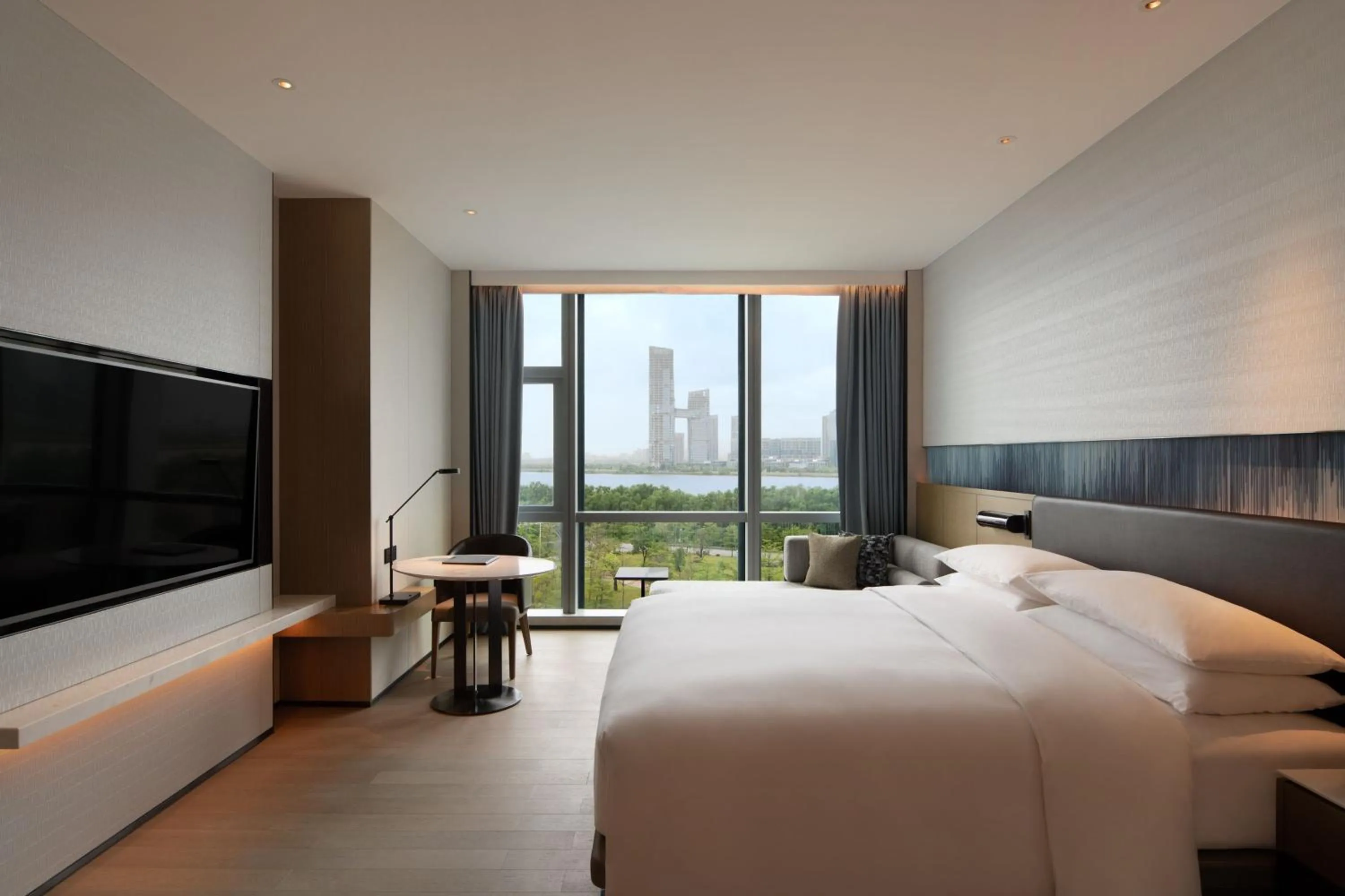 Photo of the whole room, Bed in Guangzhou Marriott Hotel Nansha