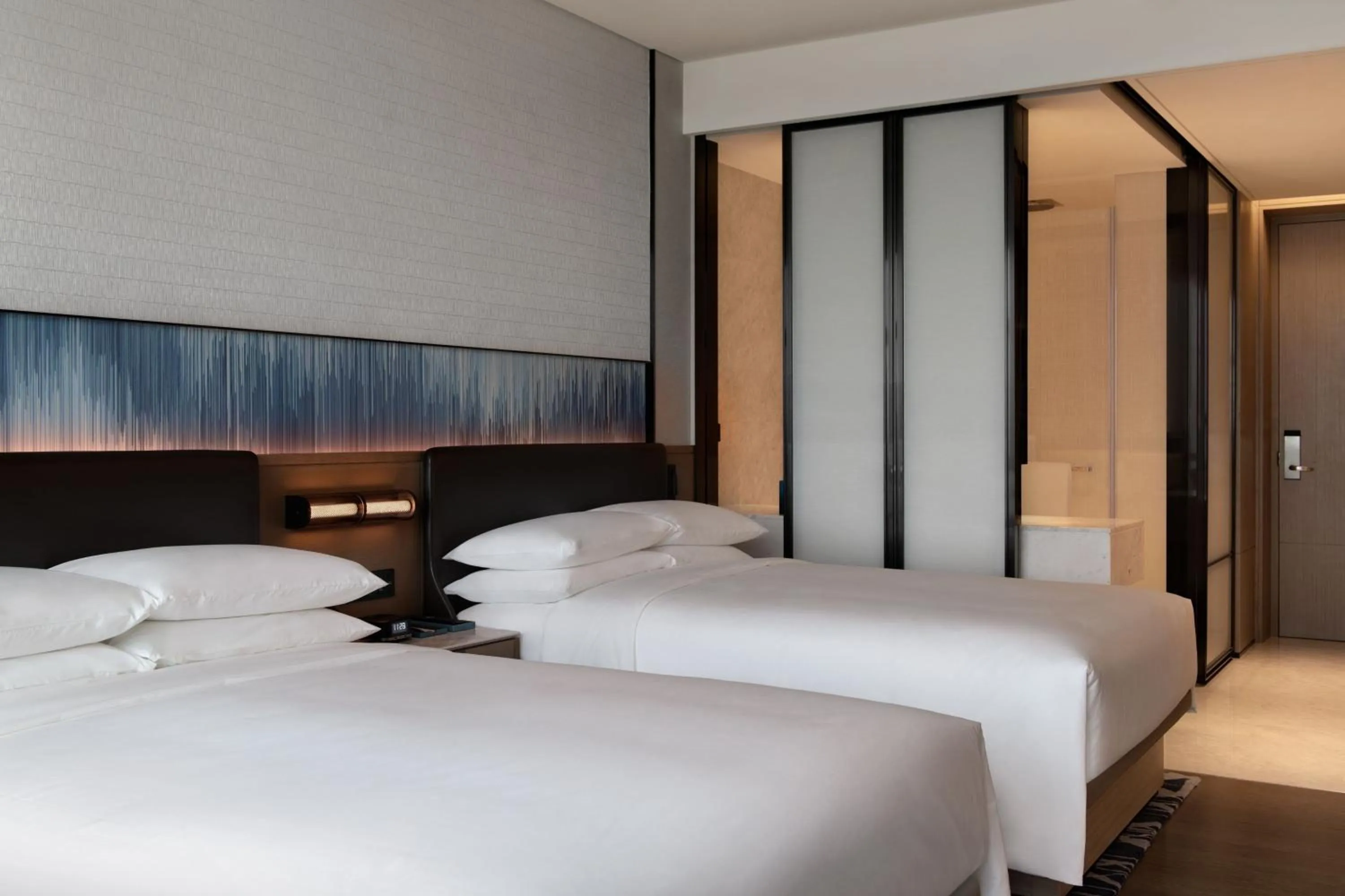 Photo of the whole room, Bed in Guangzhou Marriott Hotel Nansha