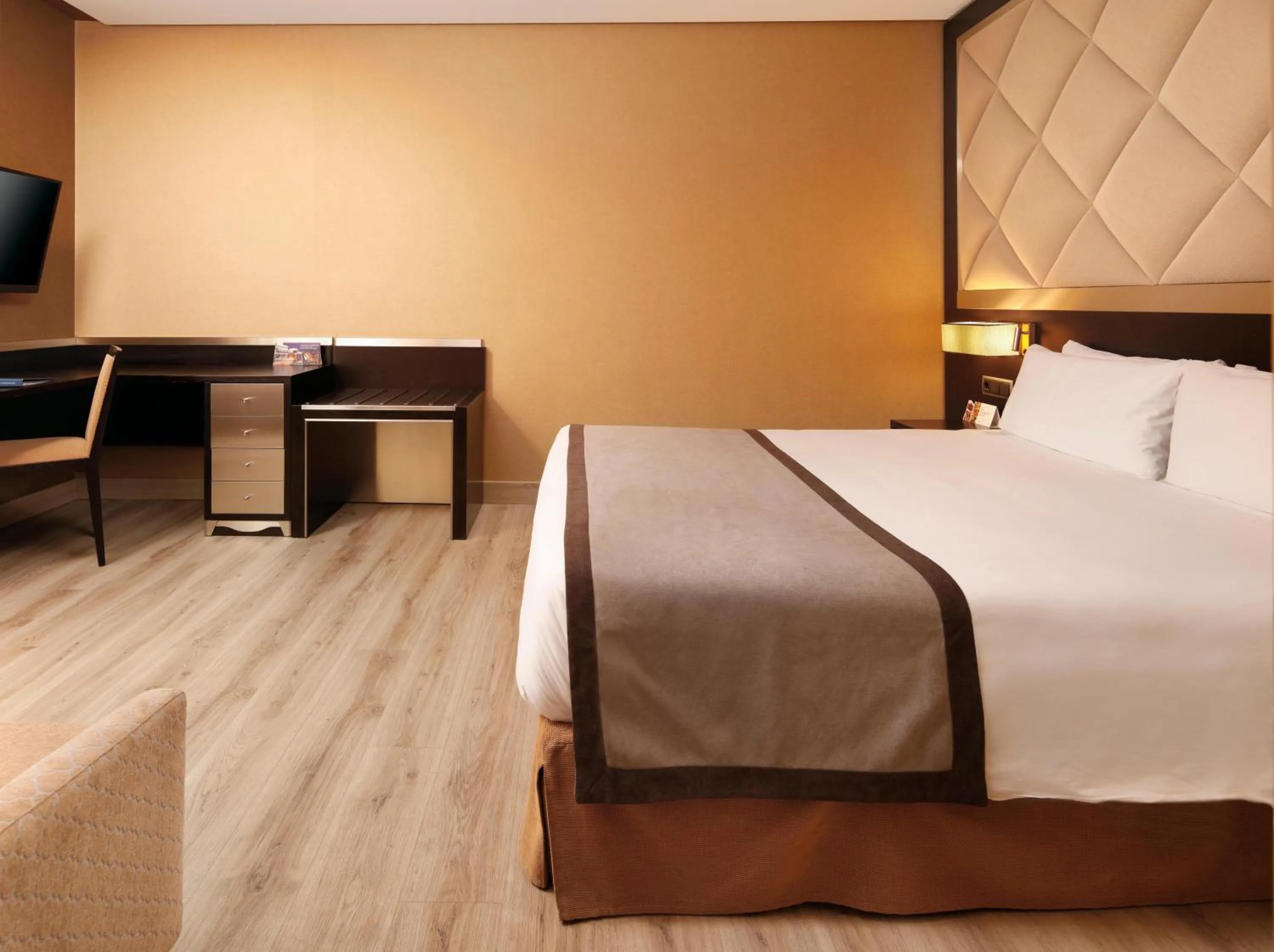 Photo of the whole room, Bed in HCC St. Moritz