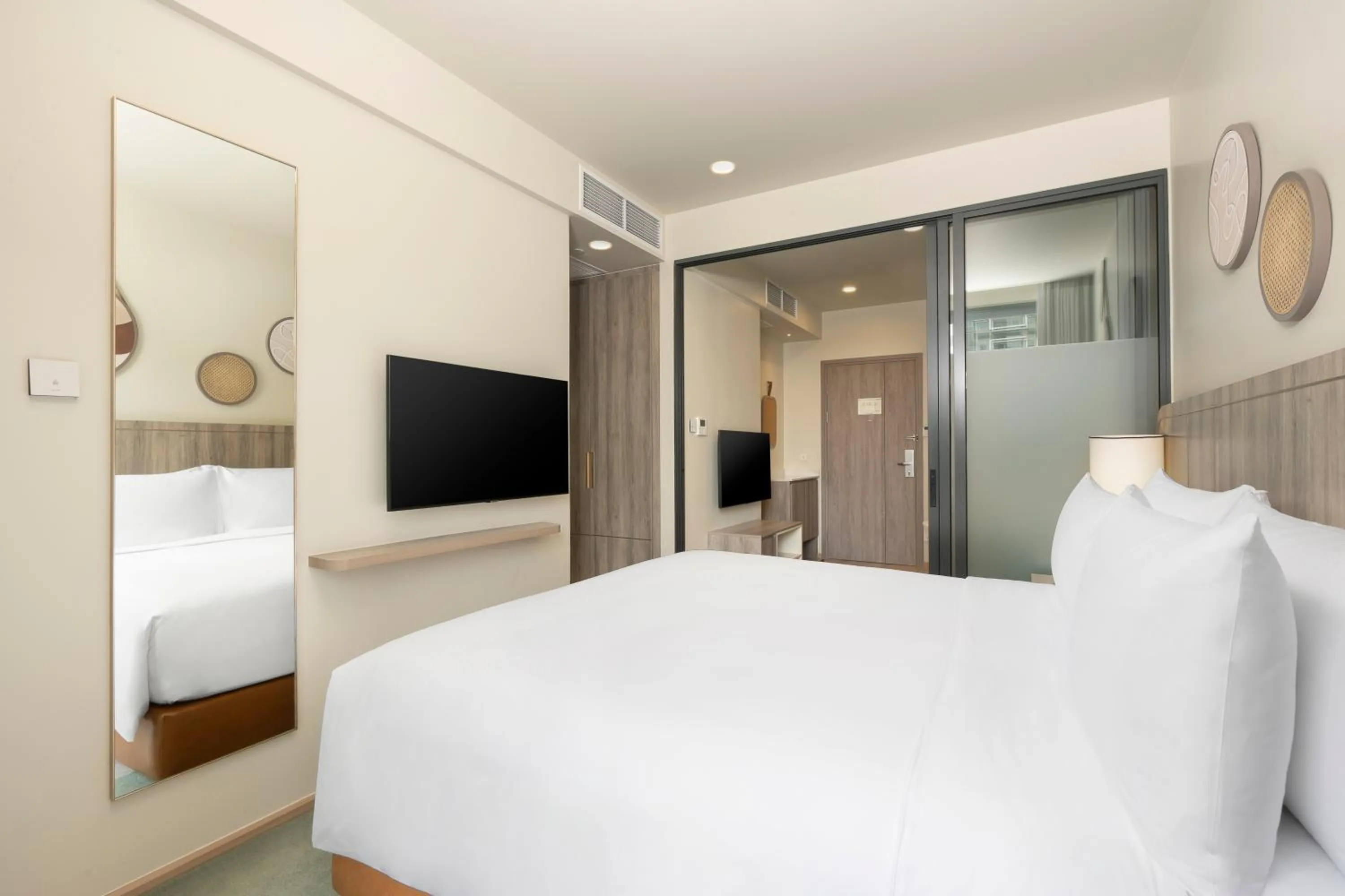 Bed in Staybridge Suites Bangkok Sukhumvit by IHG
