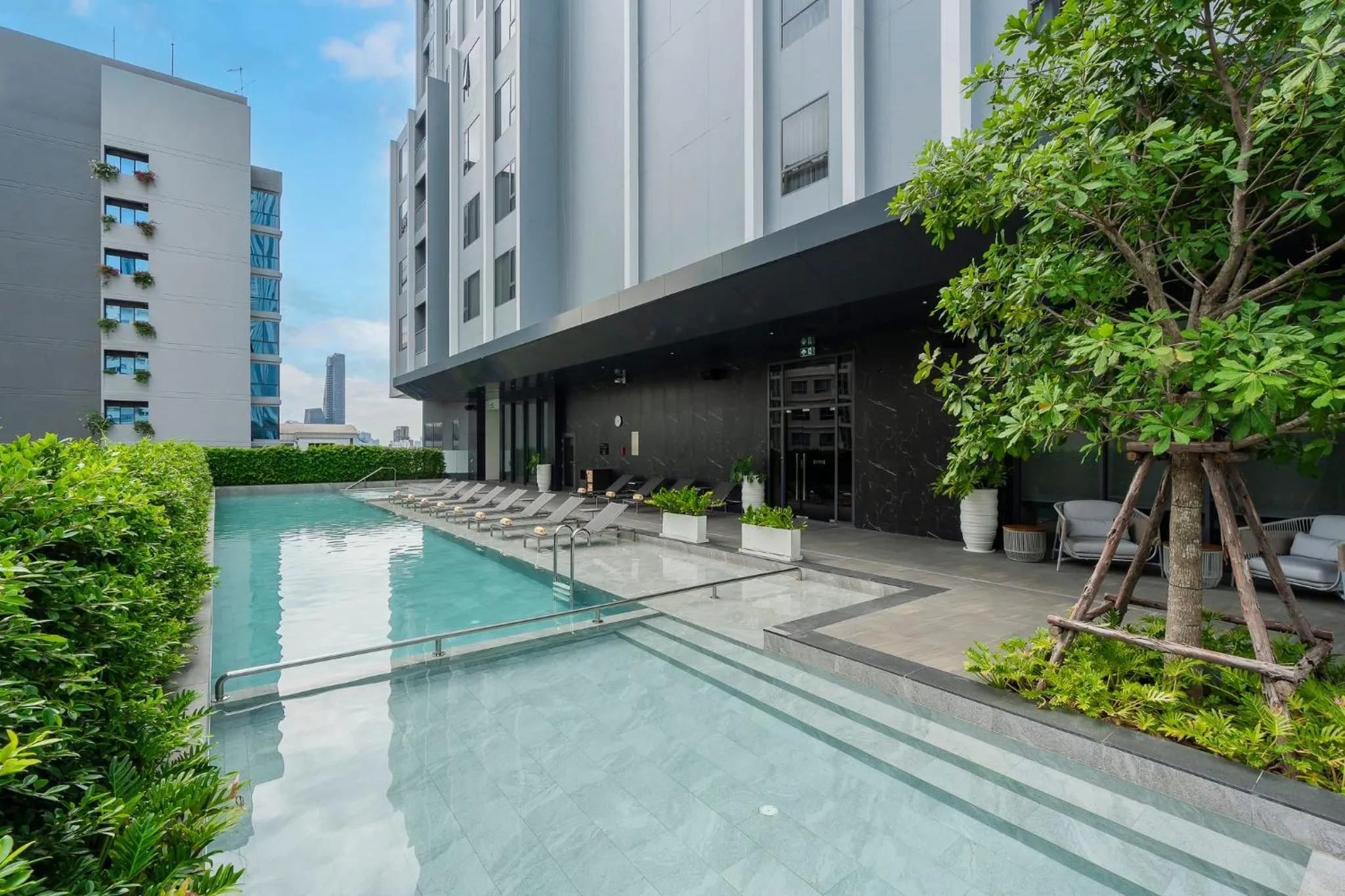 Swimming pool in Staybridge Suites Bangkok Sukhumvit by IHG