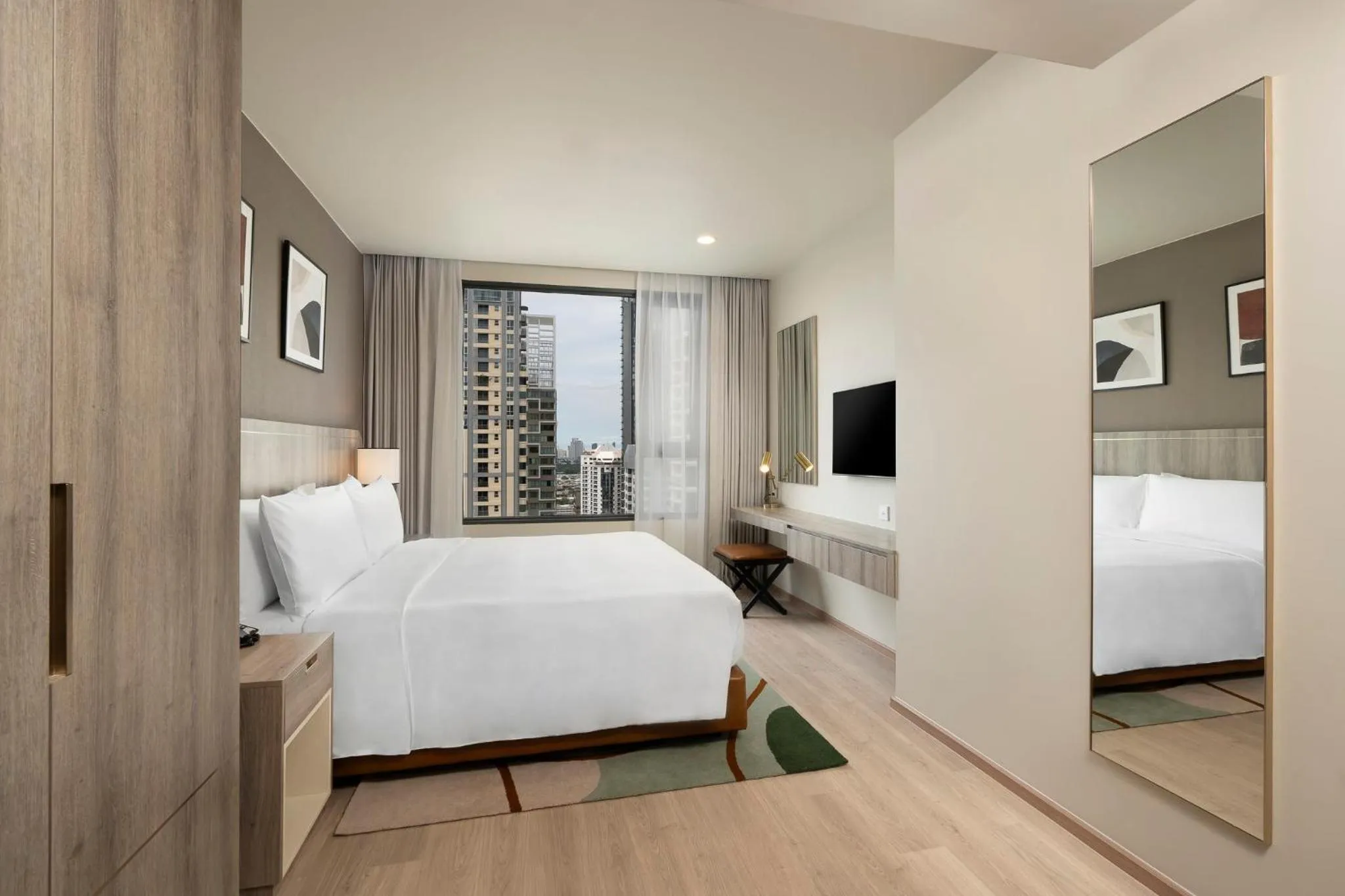 Photo of the whole room, Bed in Staybridge Suites Bangkok Sukhumvit by IHG